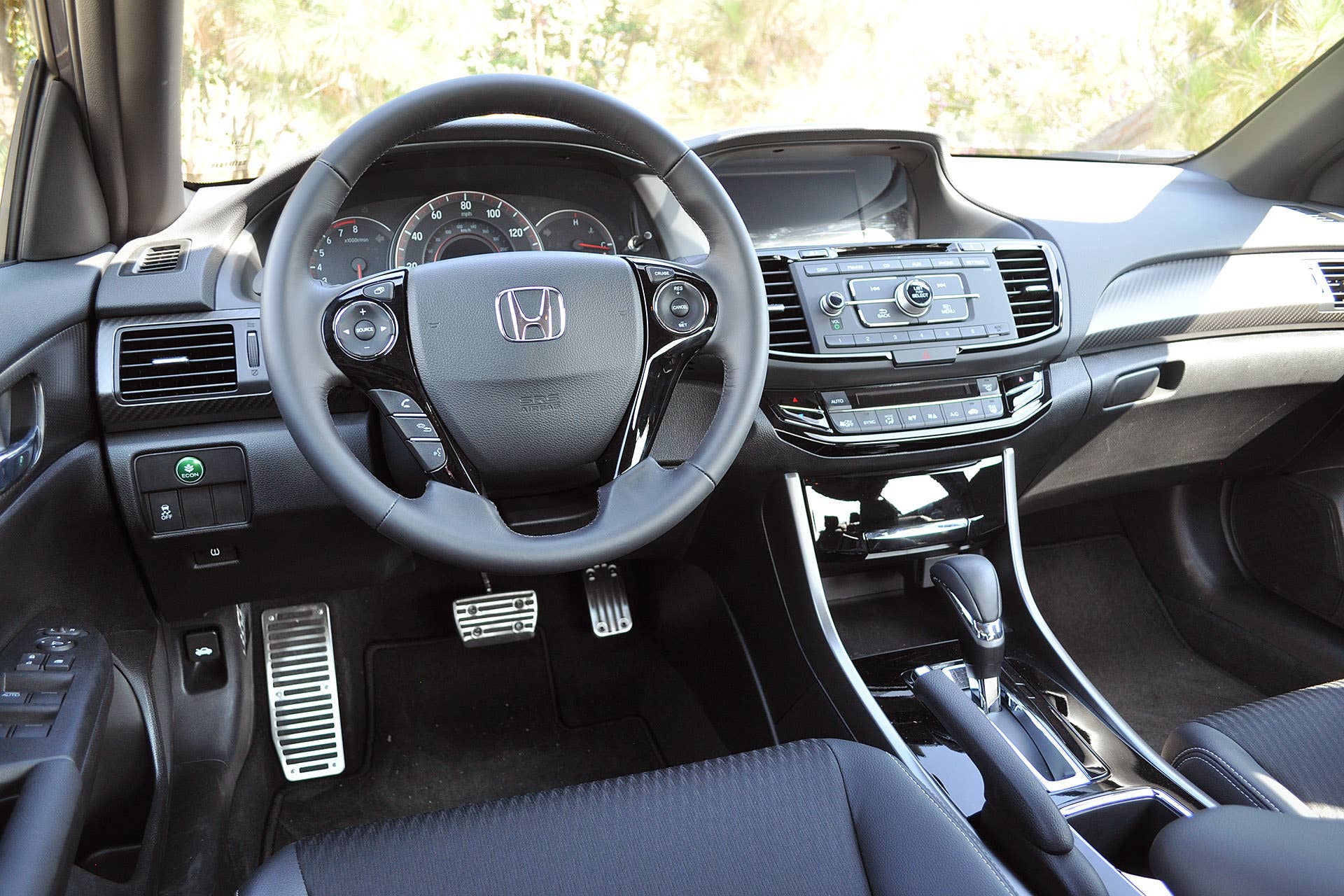 2016 Honda Accord interior