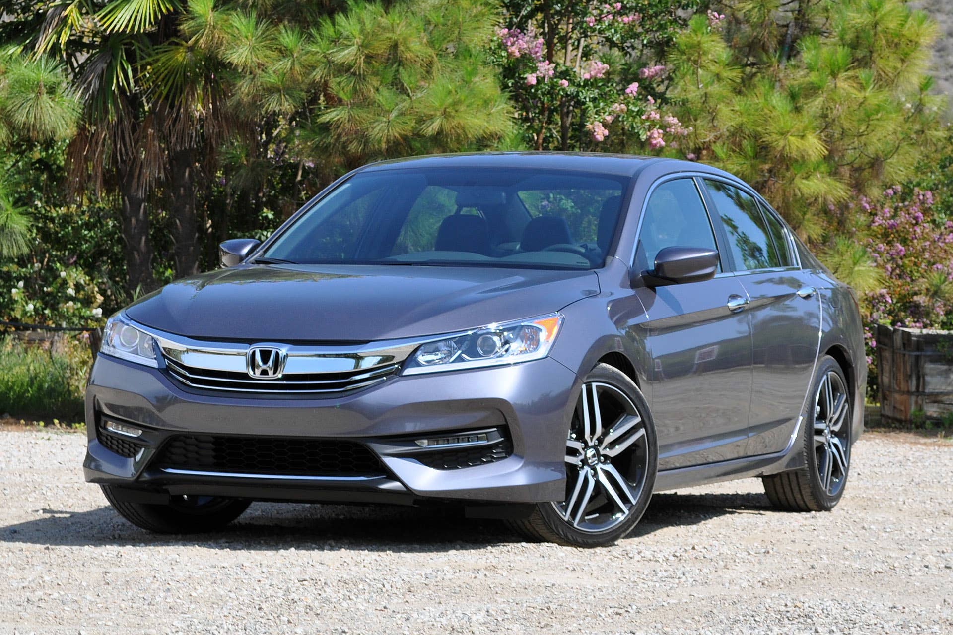 2016 Honda Accord front 3/4 view