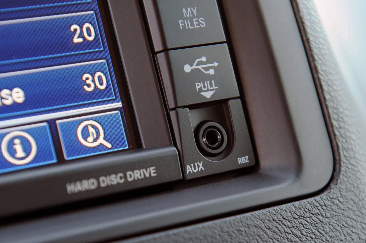 2011 Dodge Grand Caravan auxiliary input