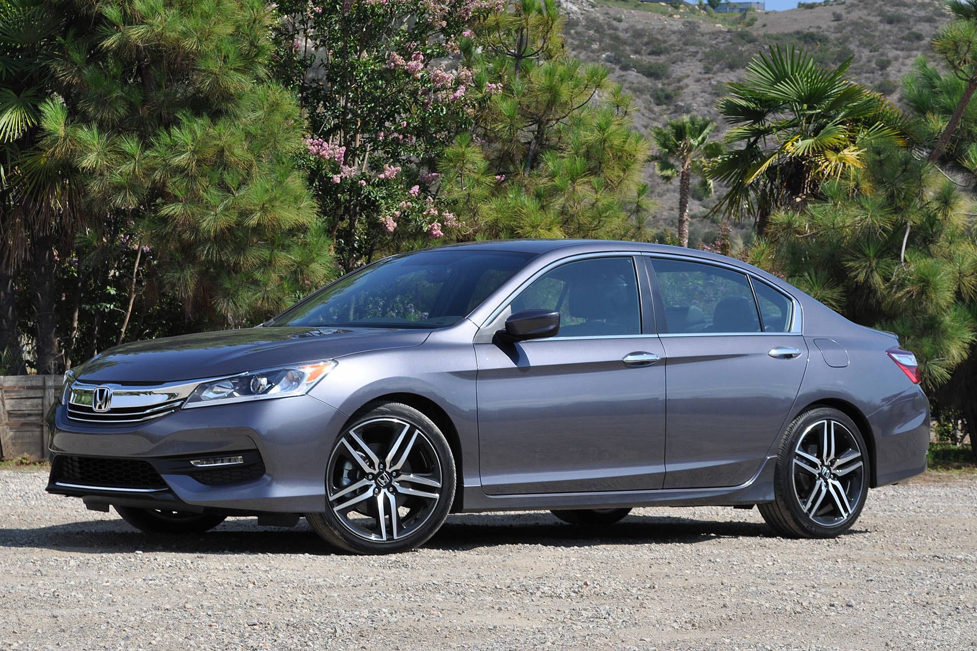 2016 Honda Accord front 3/4 view