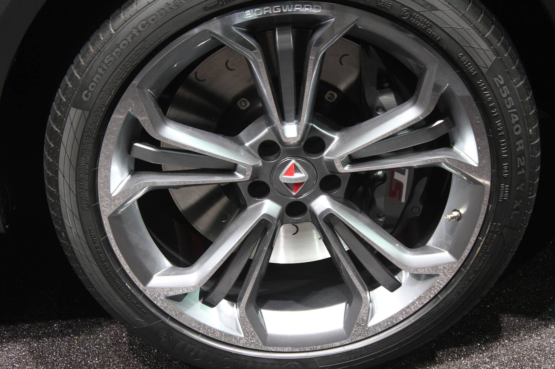 The Borgward BX7 TS, resurrecting the Borgward brand name after 50 years, unveiled at the 2015 Frankfurt Motor Show, wheel detail.