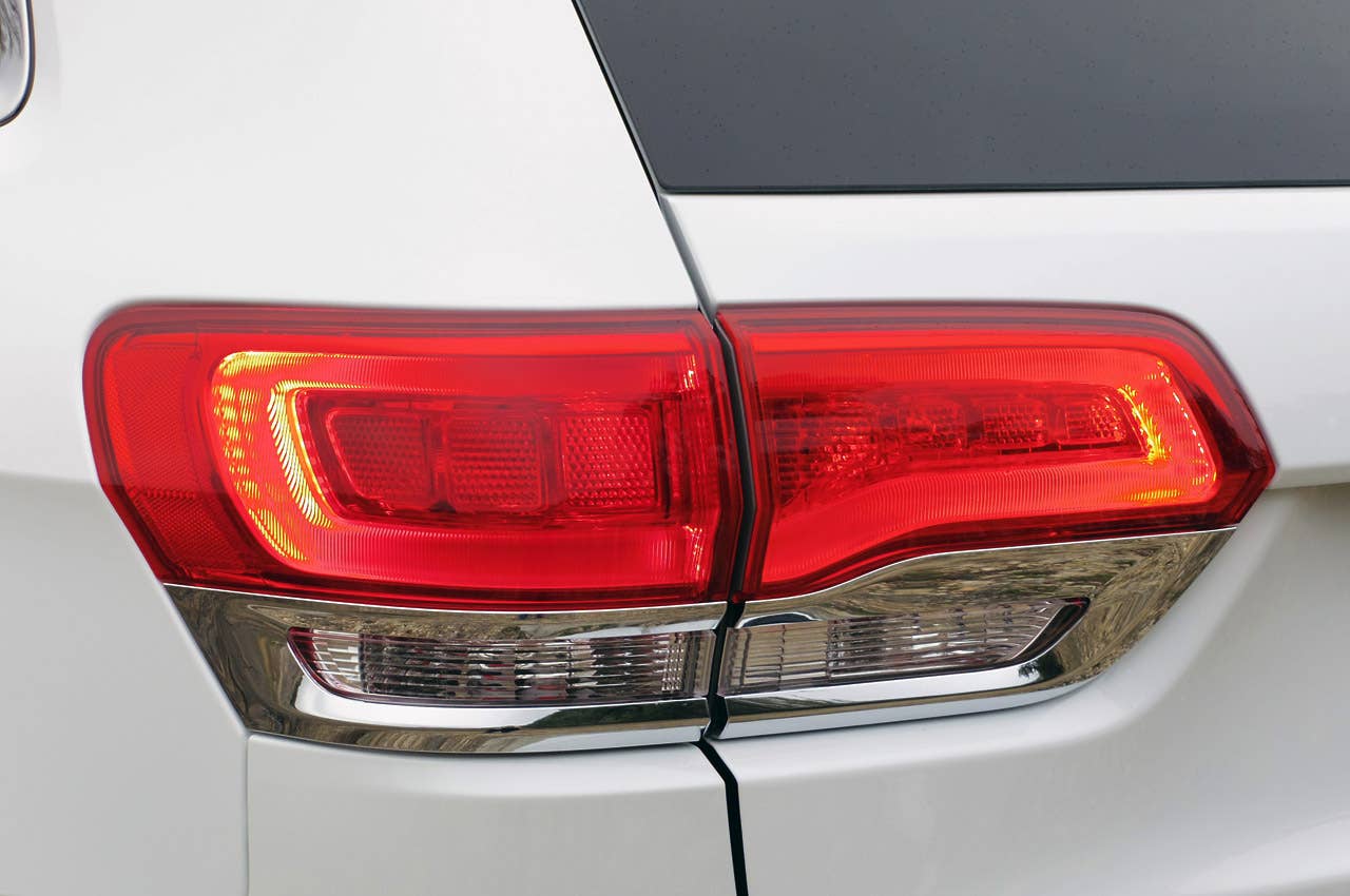 2014 Jeep Grand Cherokee EcoDiesel taillight