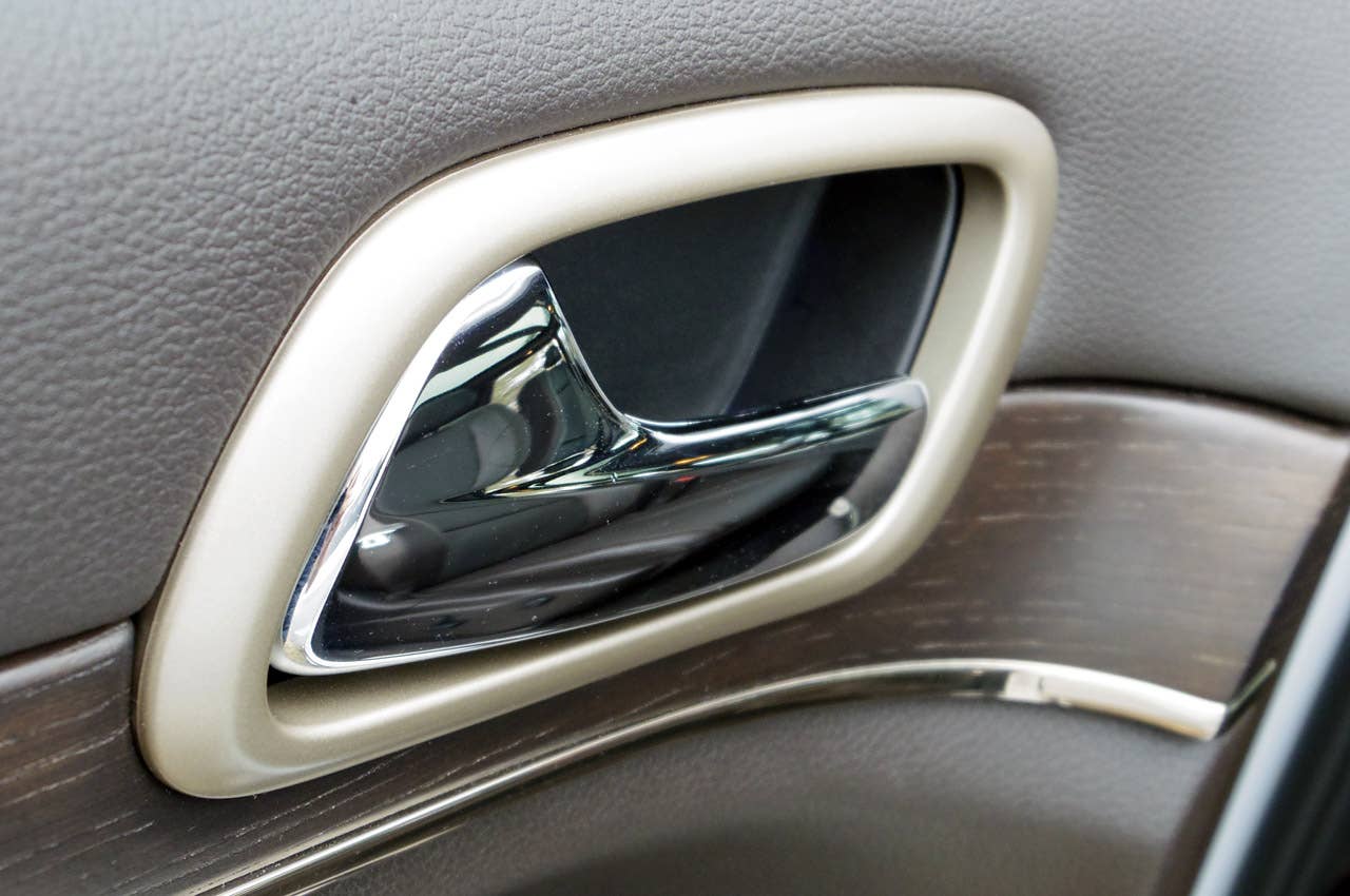 2014 Jeep Grand Cherokee EcoDiesel door handle