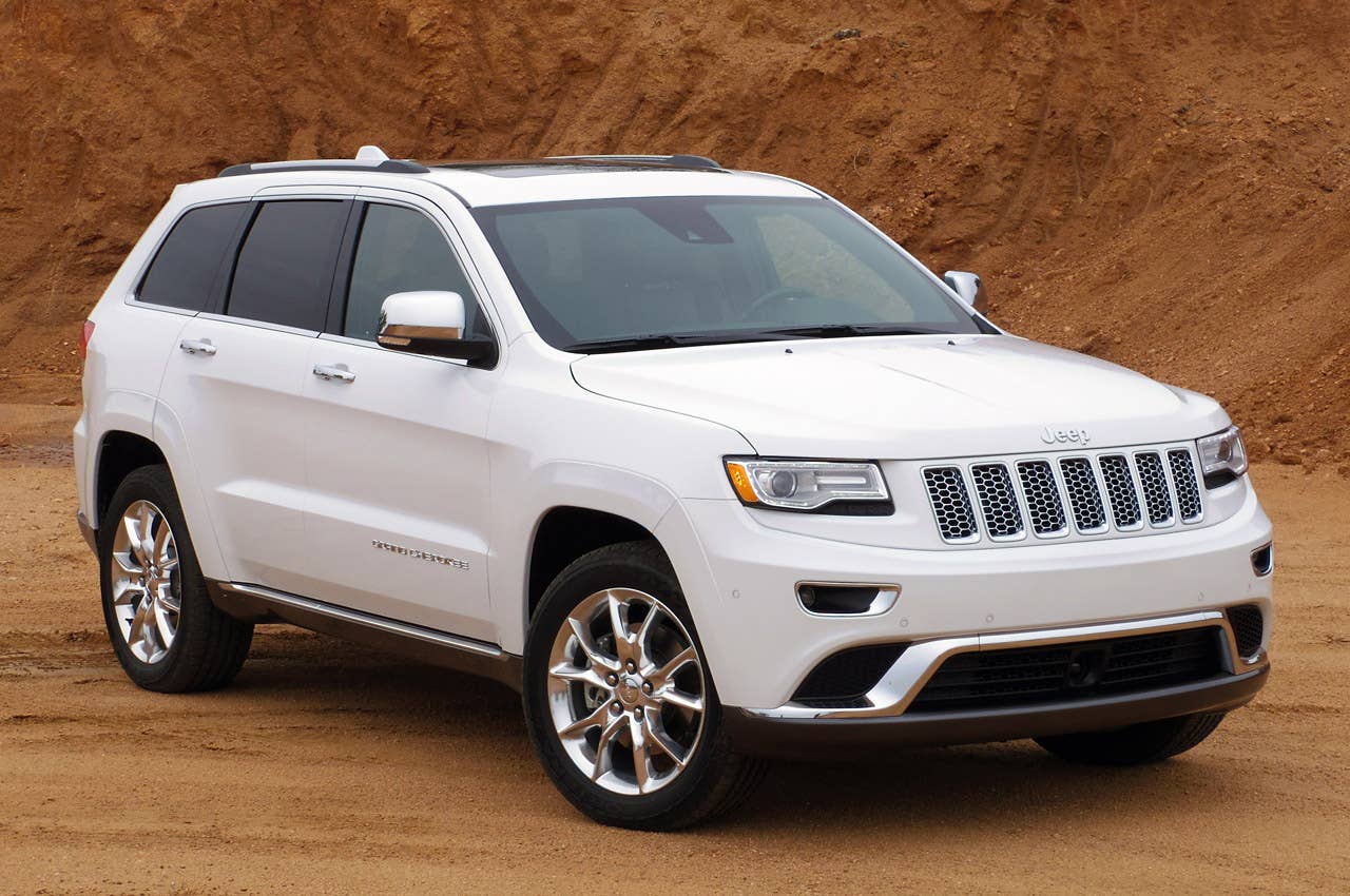 2014 Jeep Grand Cherokee EcoDiesel front 3/4 view
