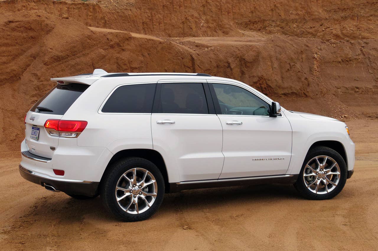 2014 Jeep Grand Cherokee EcoDiesel rear 3/4 view