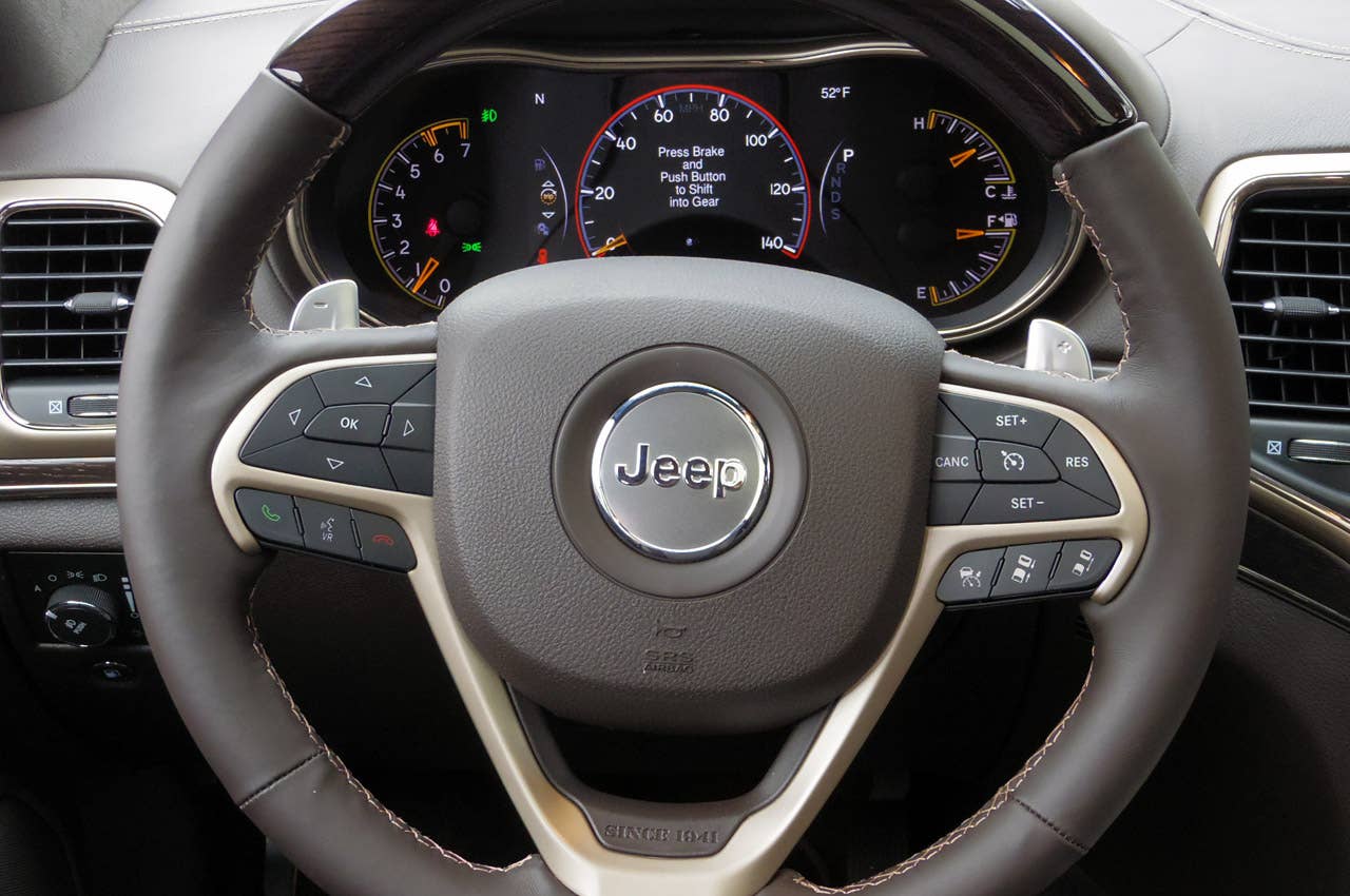 2014 Jeep Grand Cherokee EcoDiesel steering wheel