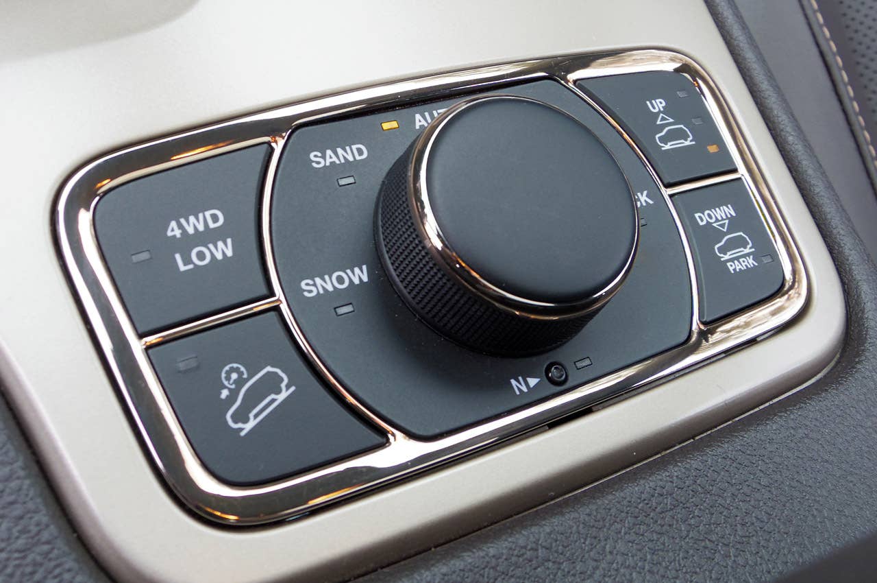 2014 Jeep Grand Cherokee EcoDiesel drive mode controls