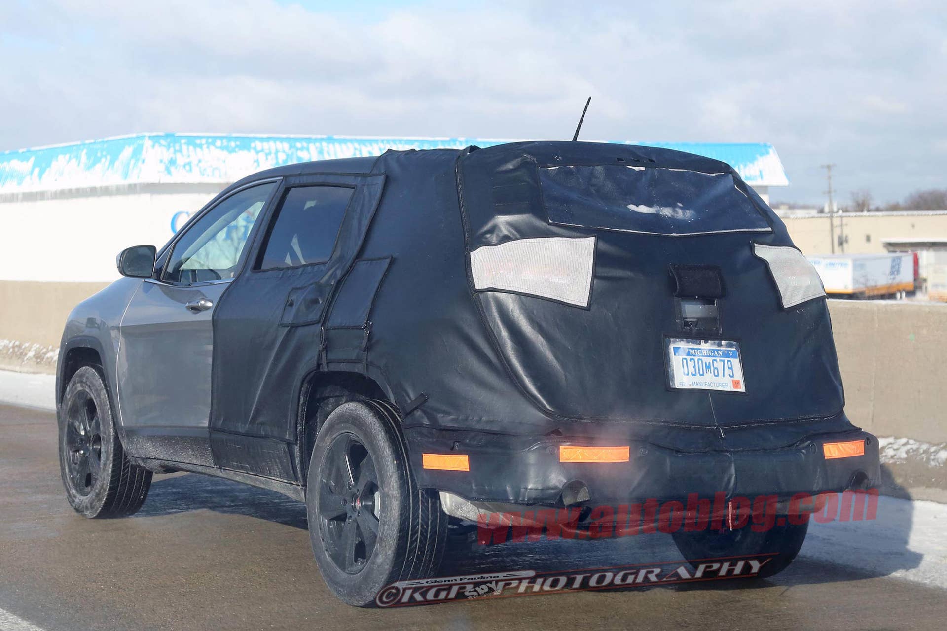 Jeep Cherokee stretched wheelbase prototype rear 3/4