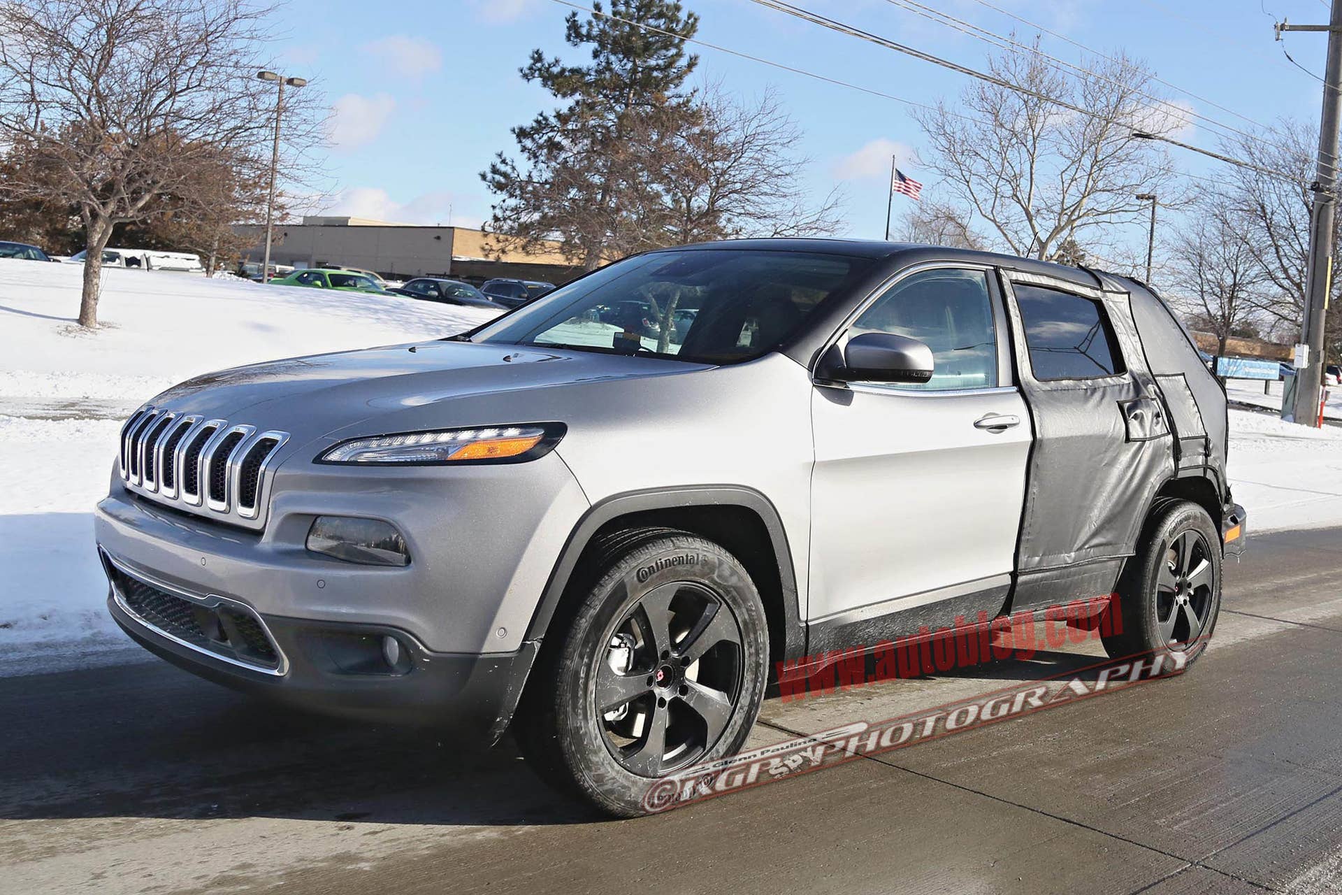 Jeep Cherokee stretched prototype front 3/4