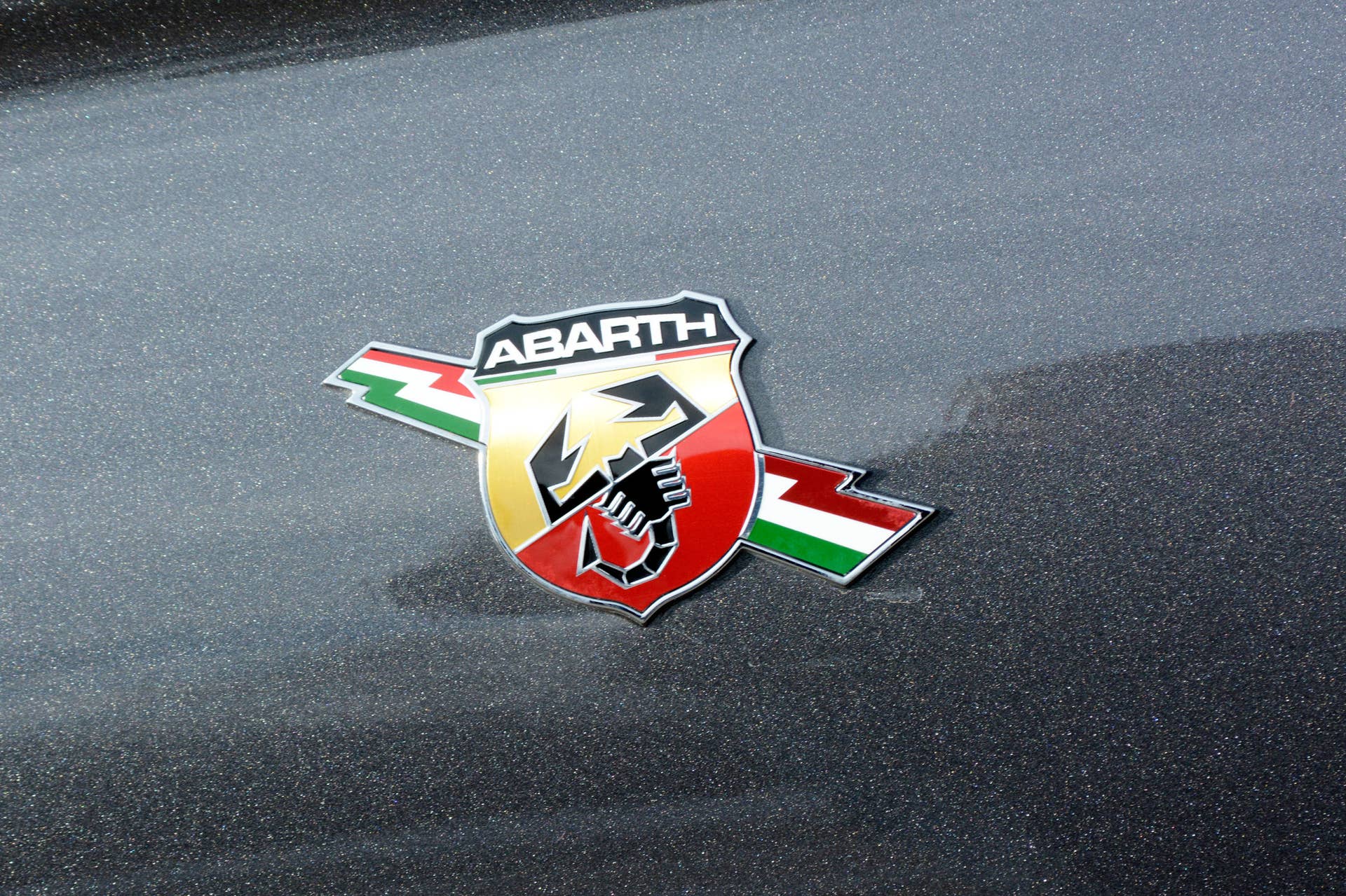 fiat 500c abarth 2015 badge