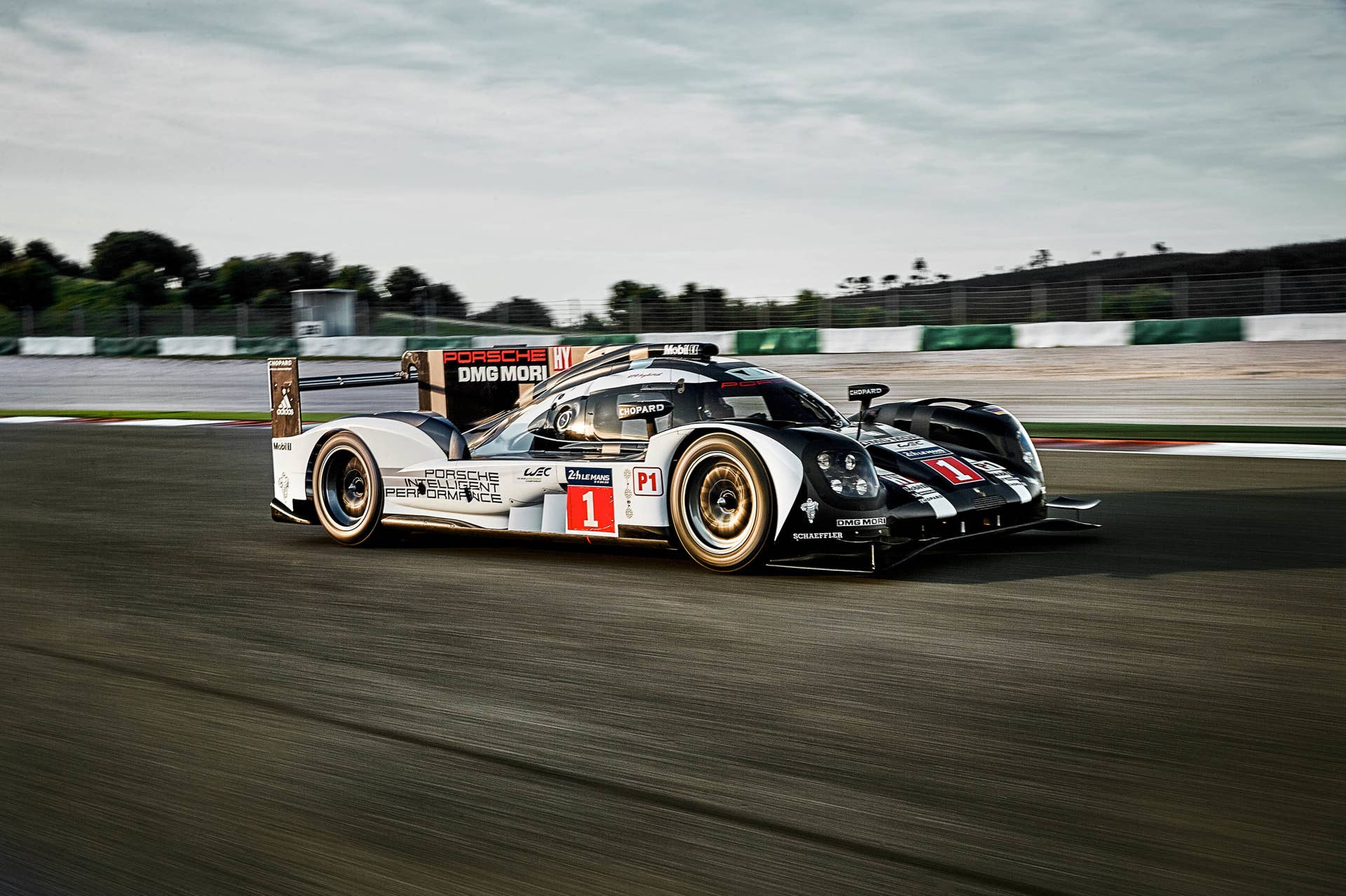 2016 Porsche 919 Hybrid side