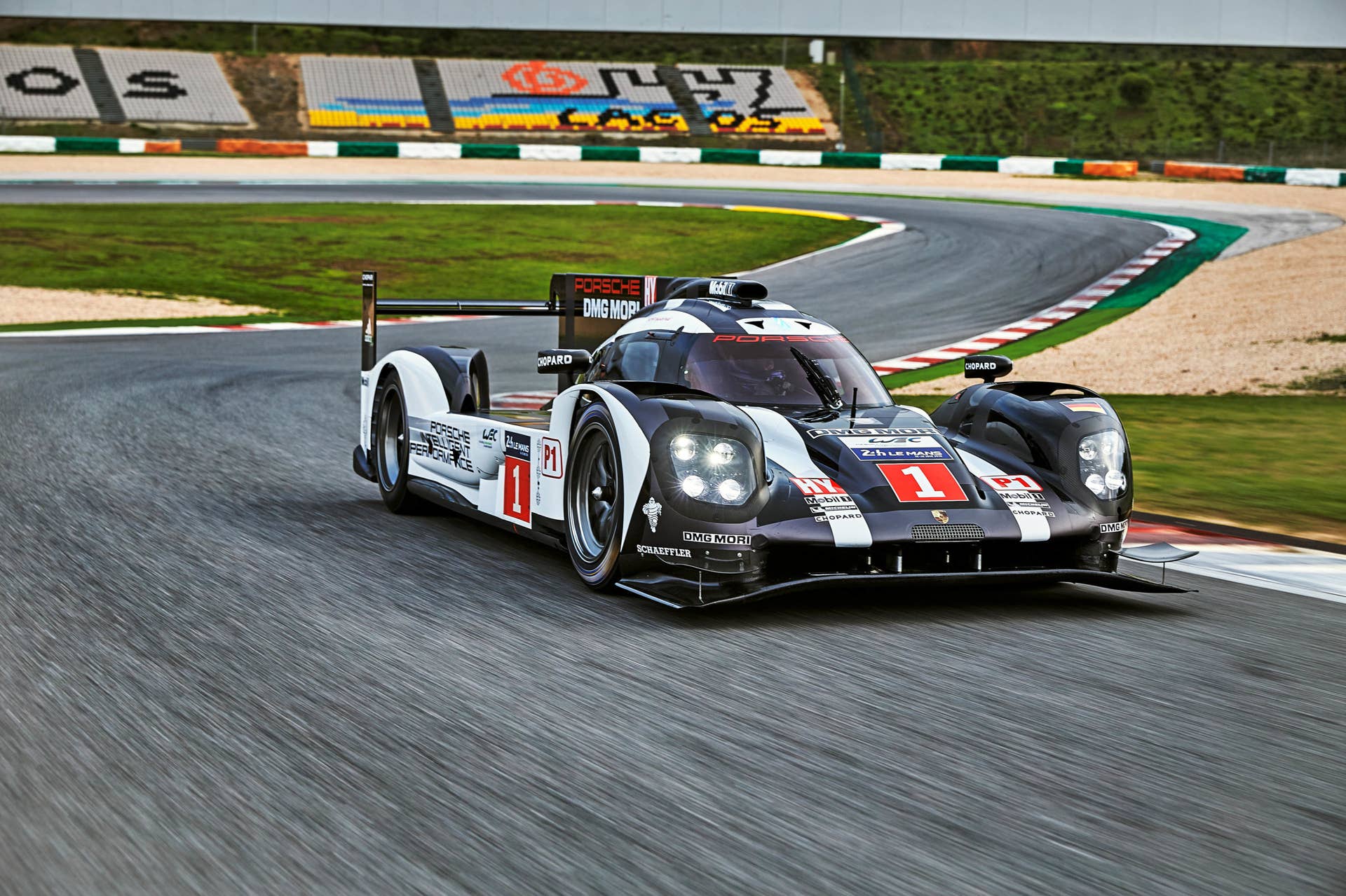 2016 Porsche 919 Hybrid motion front 3/4