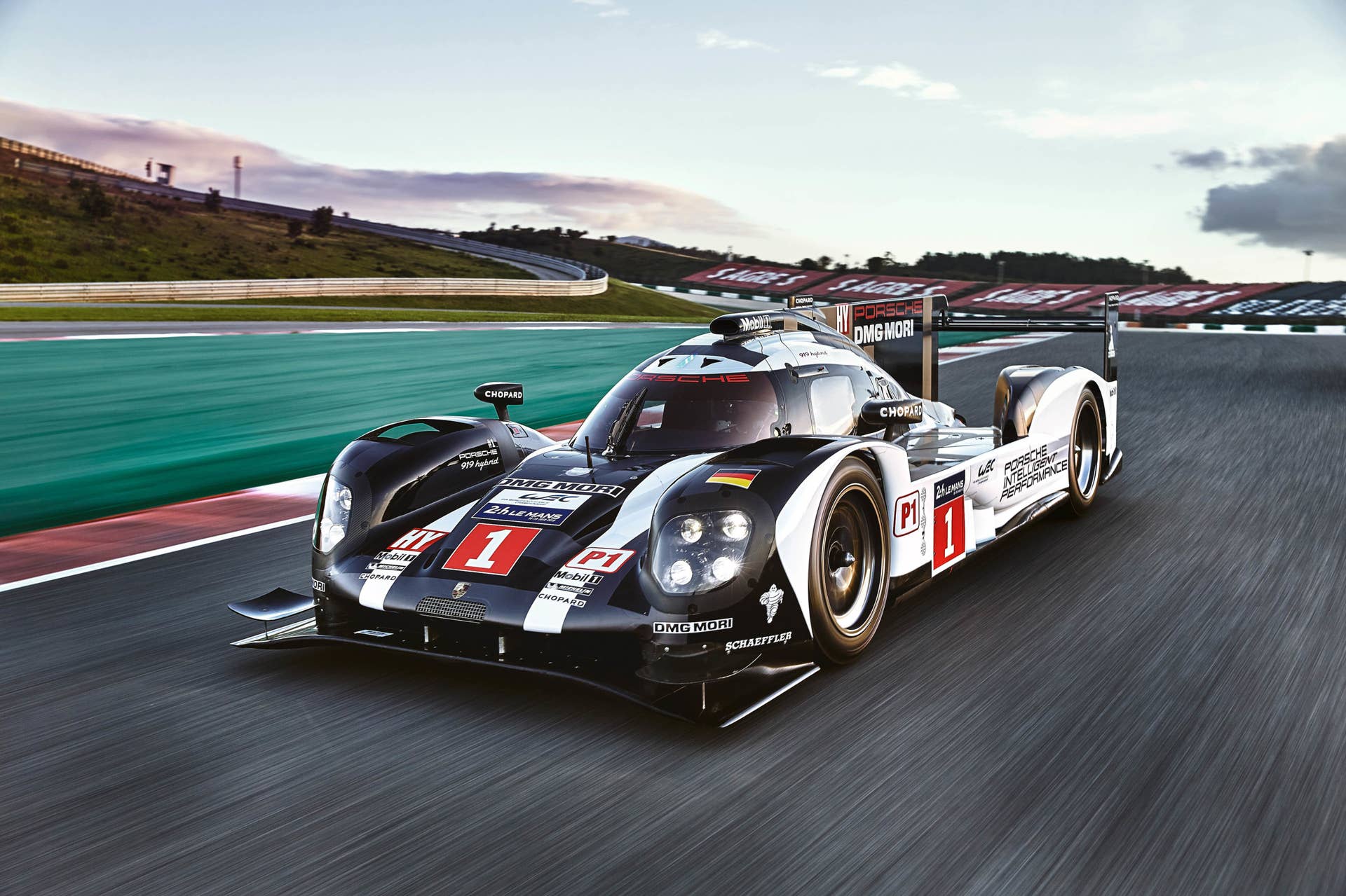2016 Porsche 919 Hybrid front 3/4