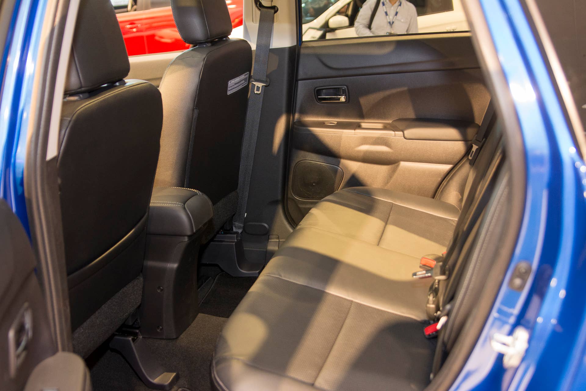 outlander sport mitsubishi cabin backseats
