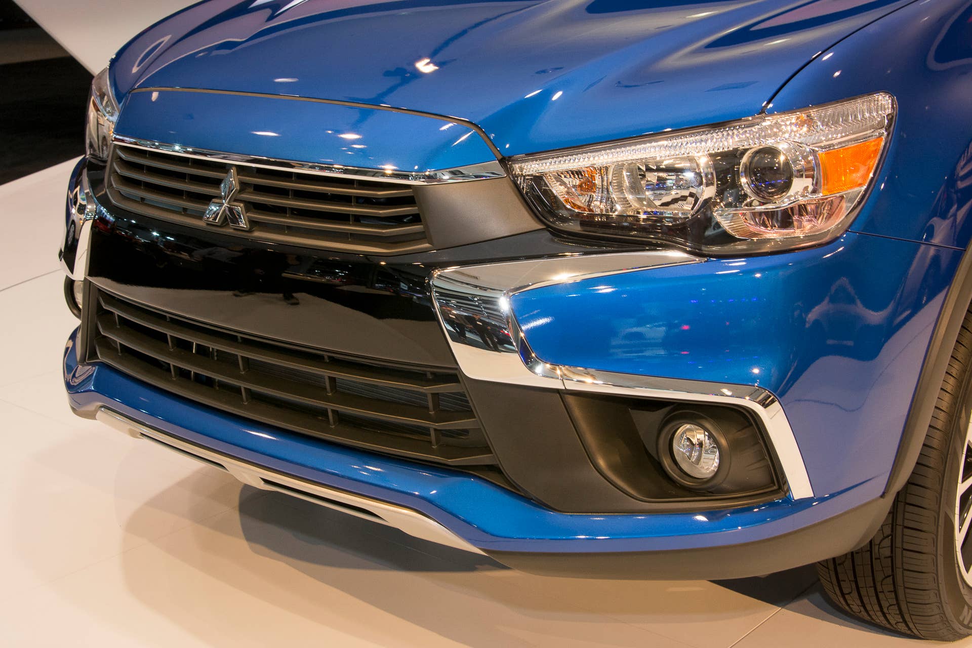 outlander sport 2016 mitsubishi fascia grille