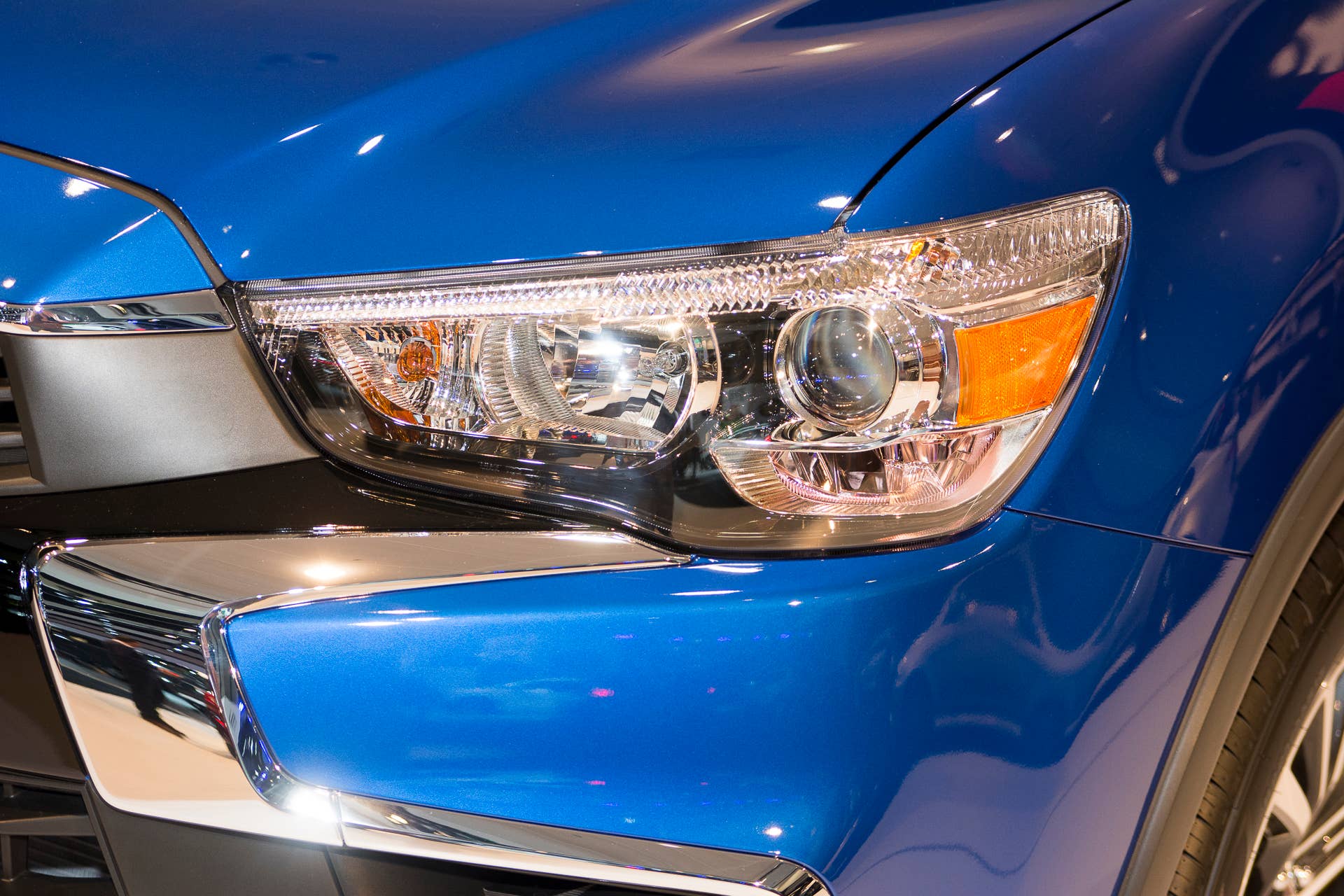 outlander sport mitsubishi headlight la auto show