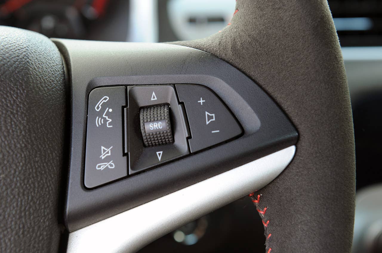 2012 Chevrolet Camaro ZL1 steering wheel controls