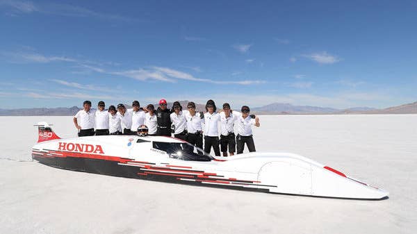 Honda S-Dream Streamliner Side Exterior With Team