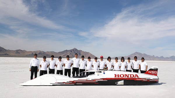 Honda S-Dream Streamliner Side Exterior With Team