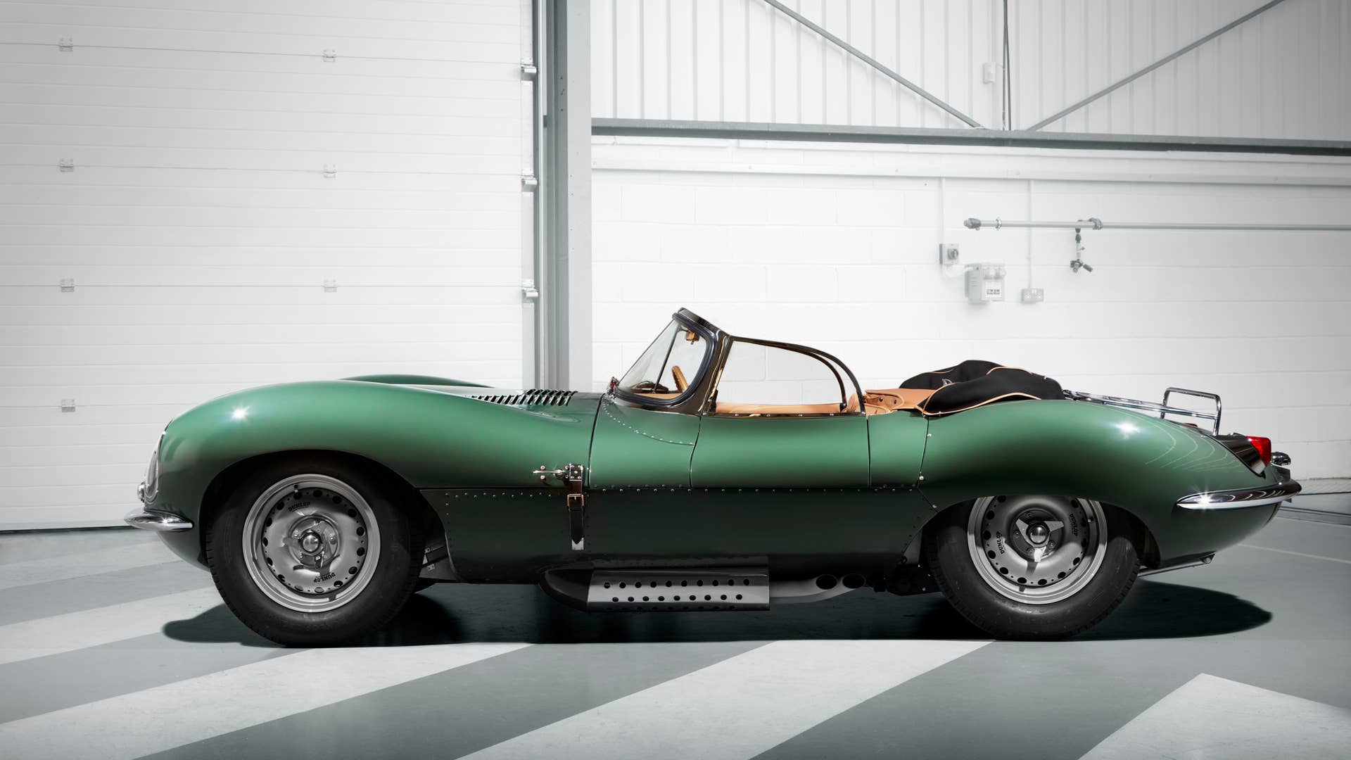 Jaguar XKSS Side Exterior