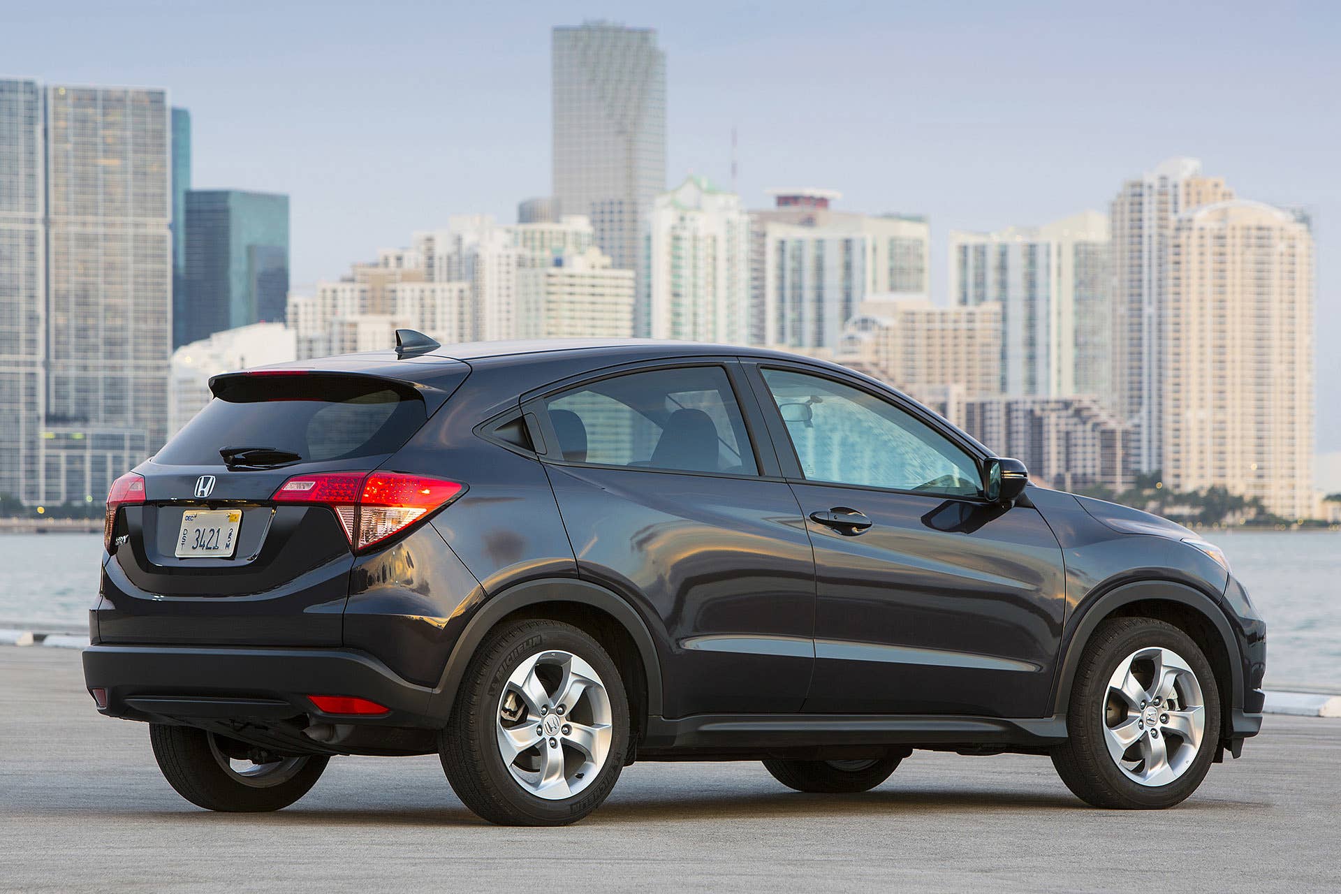 2016 Honda HR-V rear 3/4 view