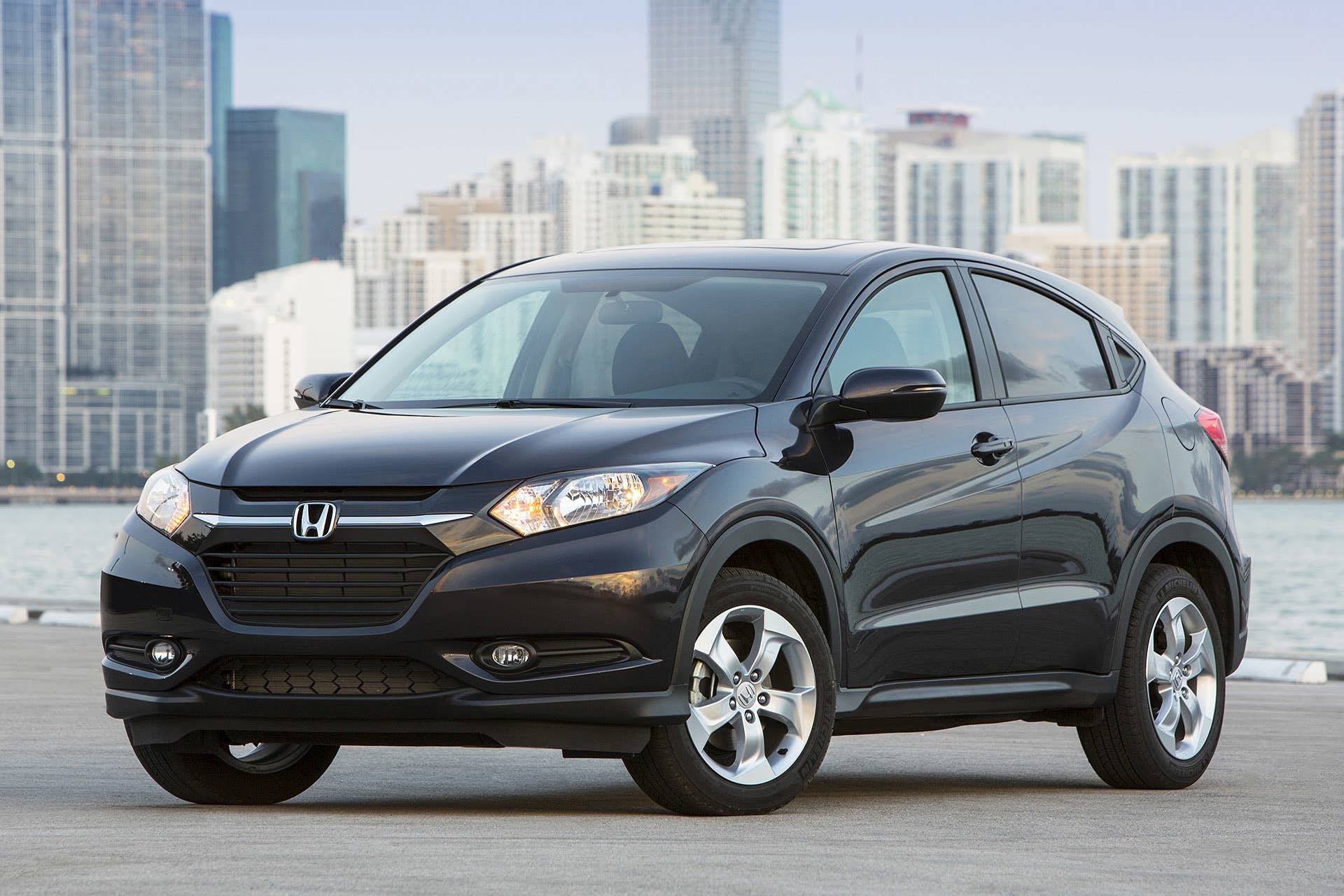 2016 Honda HR-V front 3/4 view