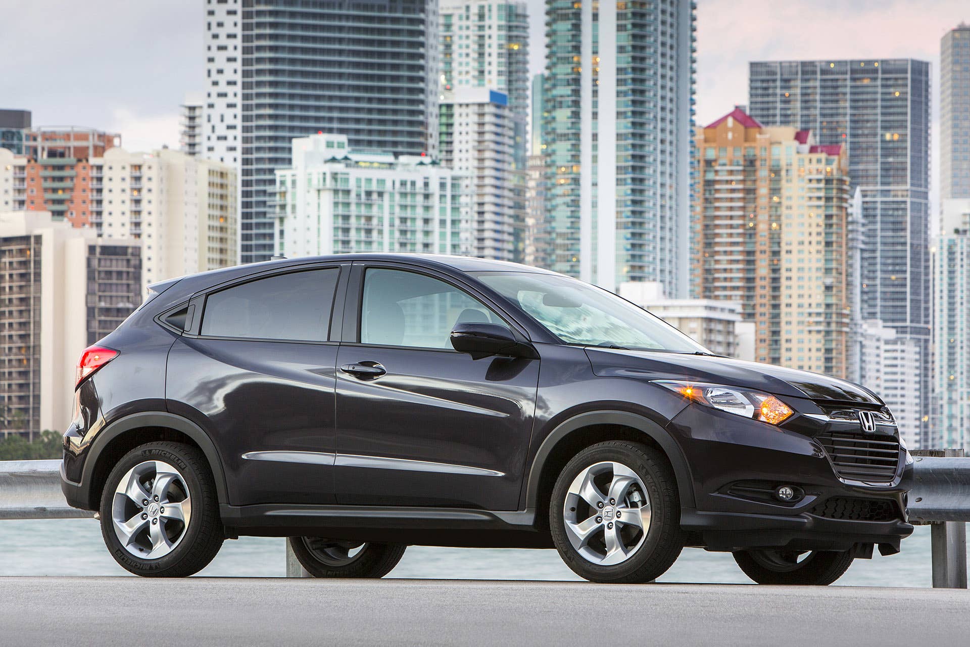 2016 Honda HR-V front 3/4 view