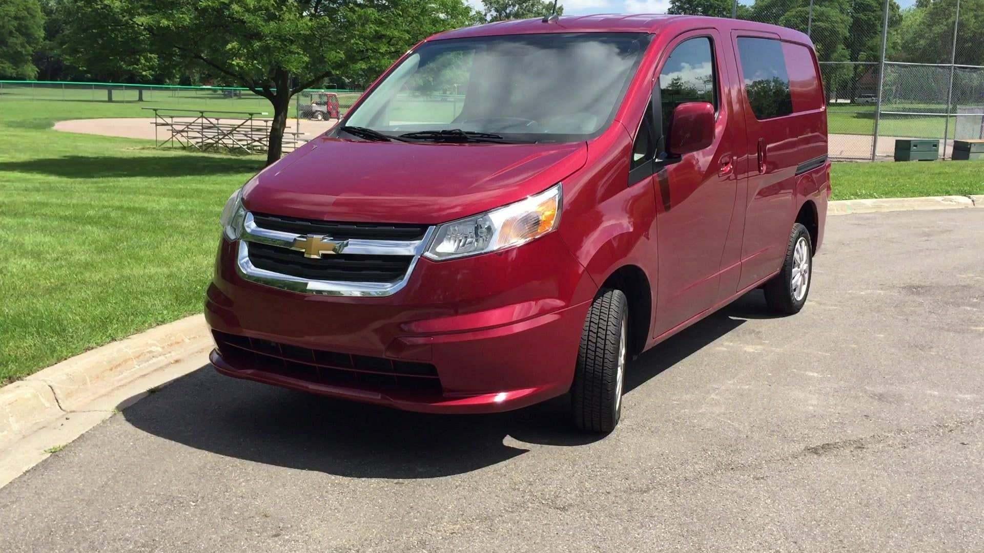 A walkaround of the front end of the City Express van, showing what was changed from the Nissan NV200 it's based on.