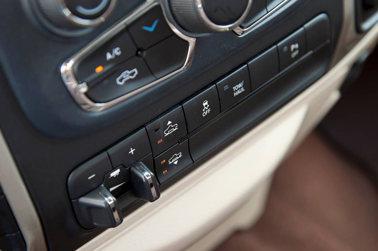 2013 Ram 1500 Crew Cab SLT 4x4 suspension height controls