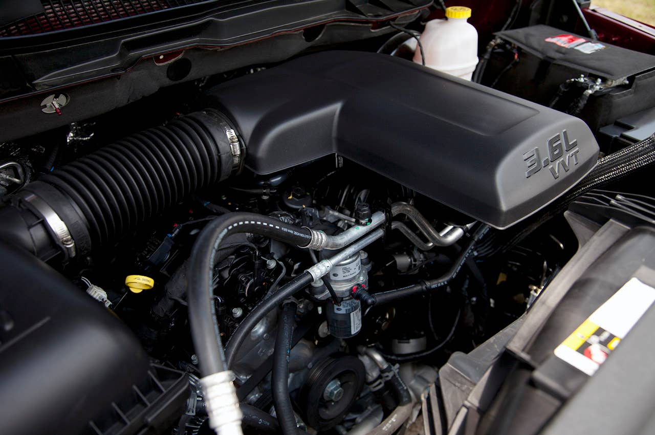 2013 Ram 1500 Crew Cab SLT 4x4 engine