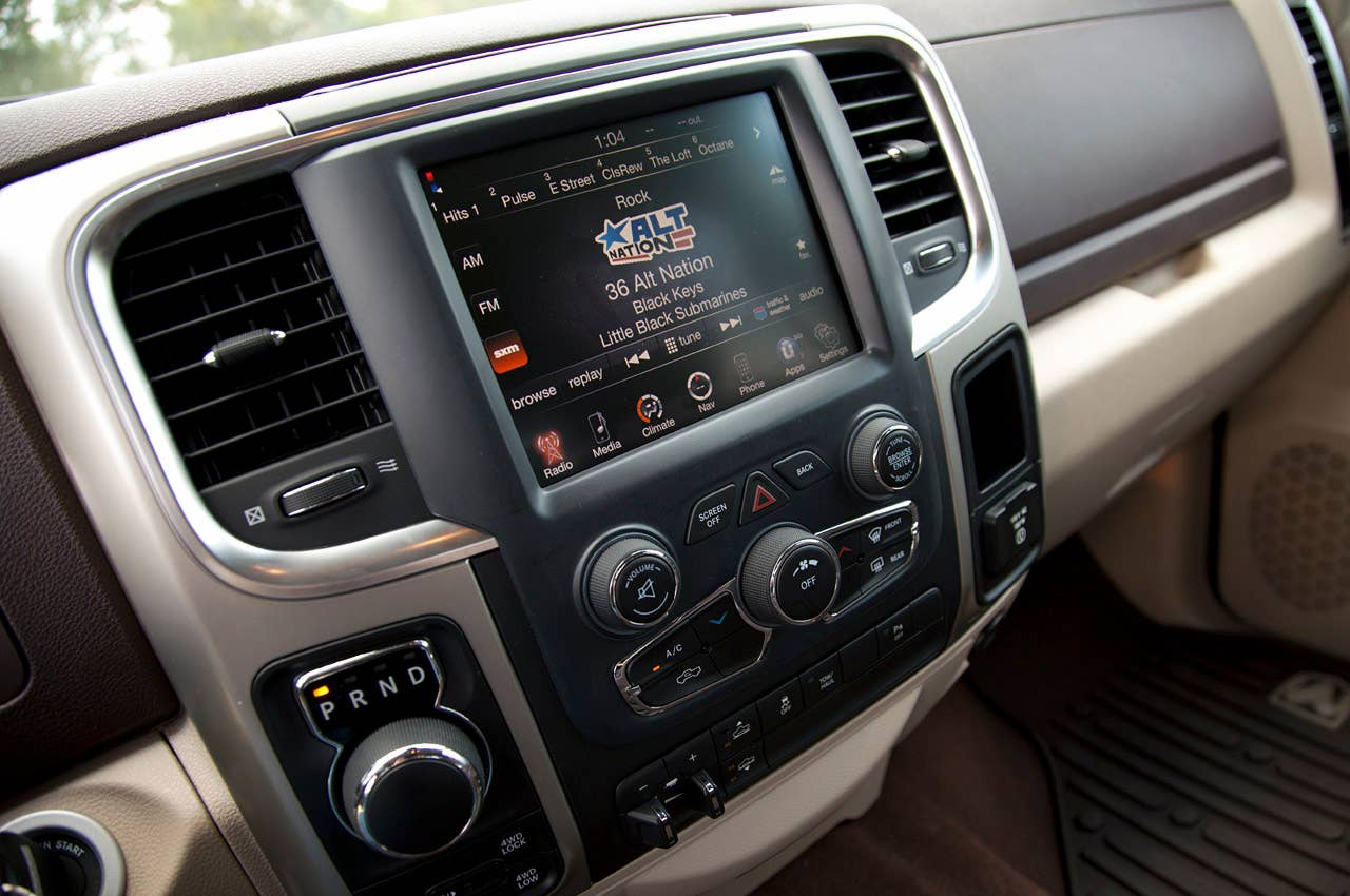 2013 Ram 1500 Crew Cab SLT 4x4 instrument panel
