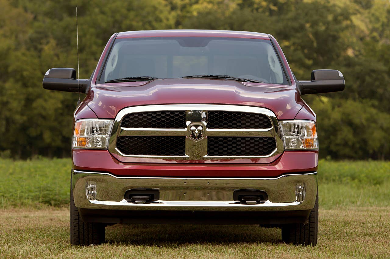2013 Ram 1500 Crew Cab SLT 4x4 front view