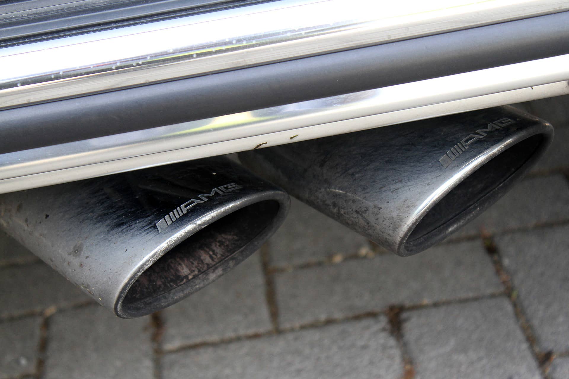 2015 Mercedes-Benz G65 AMG exhaust tips