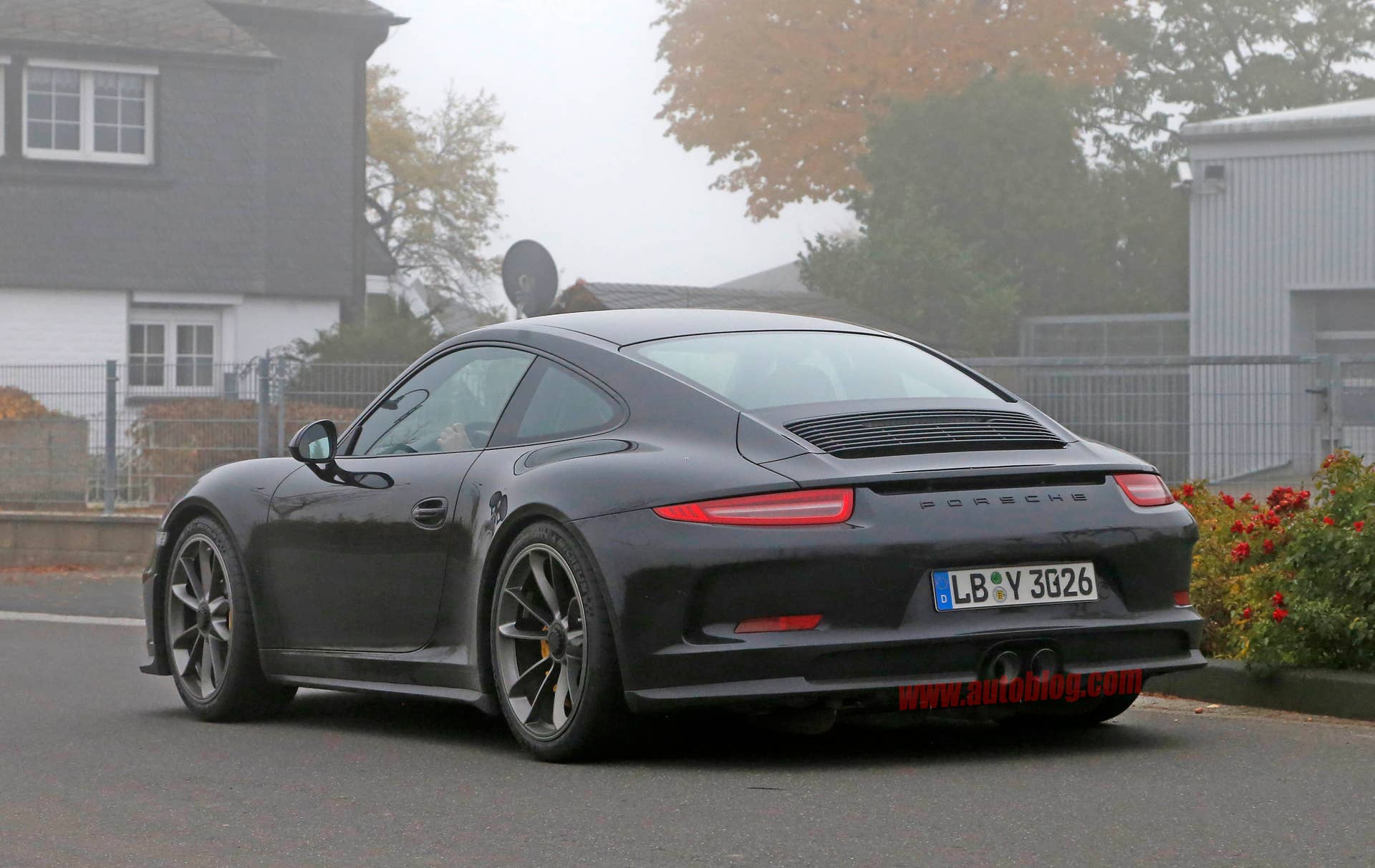 Porsche 911 R spied rear 3/4