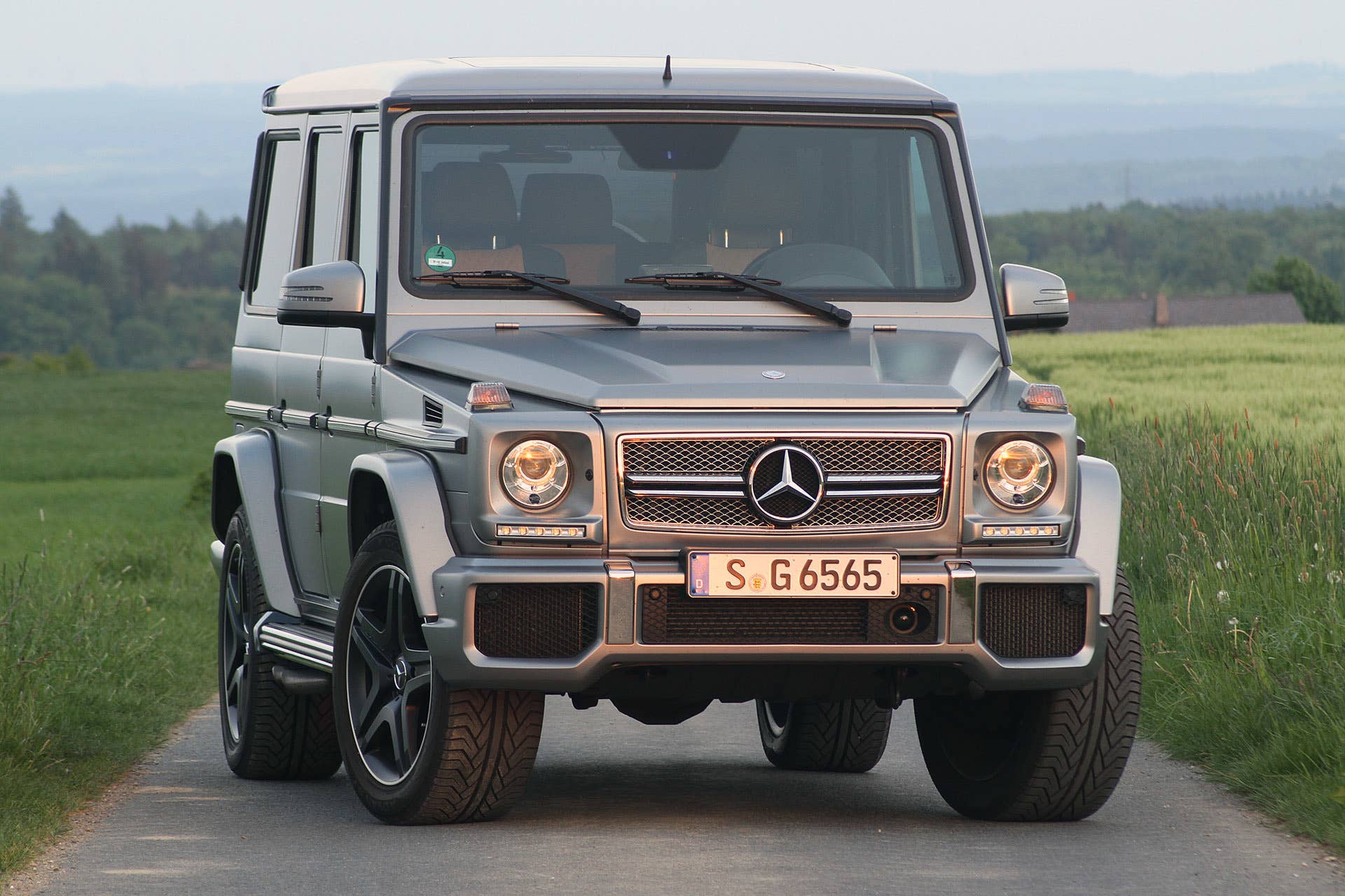 2015 Mercedes-Benz G65 AMG front 3/4 view