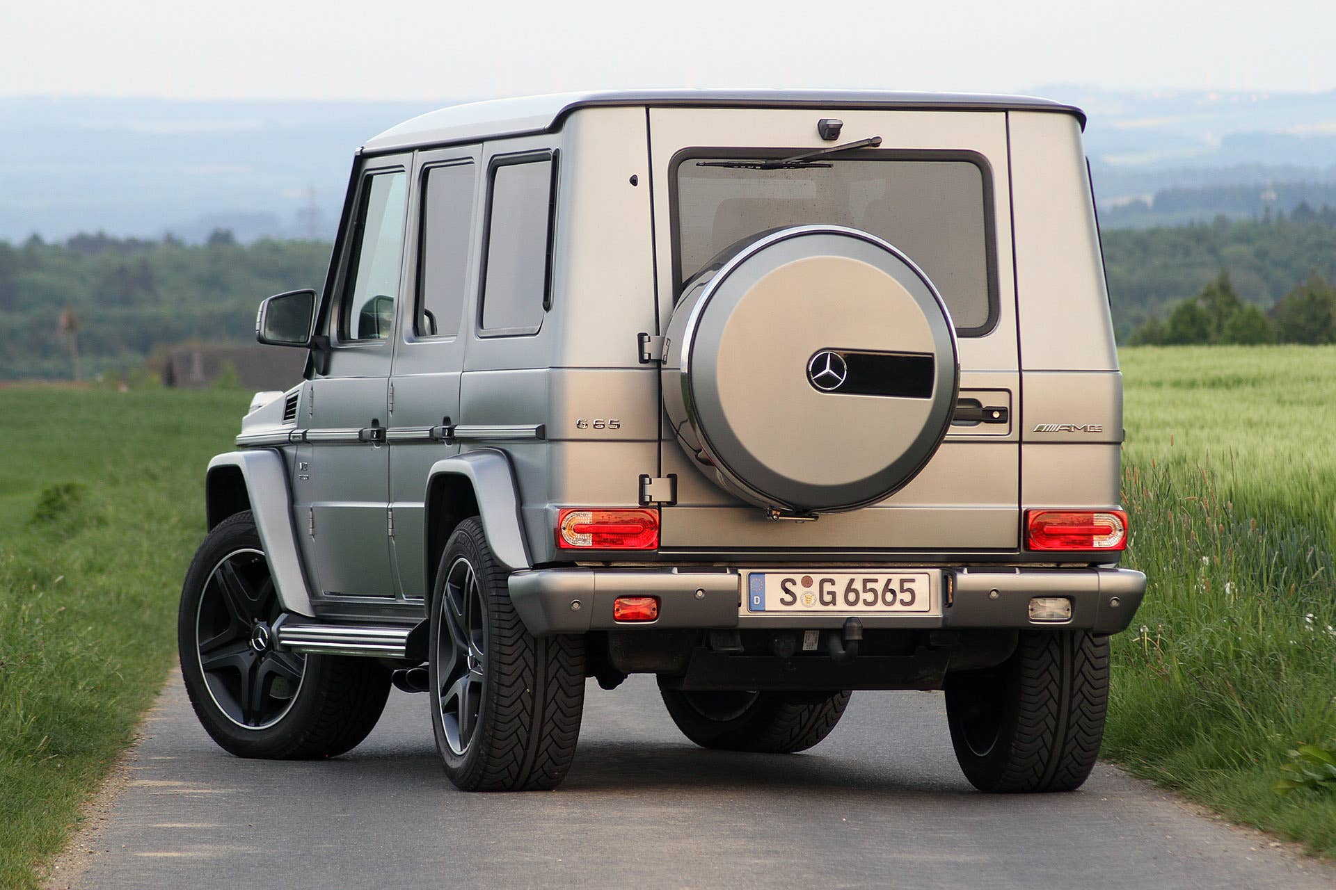 2015 Mercedes-Benz G65 AMG rear 3/4 view