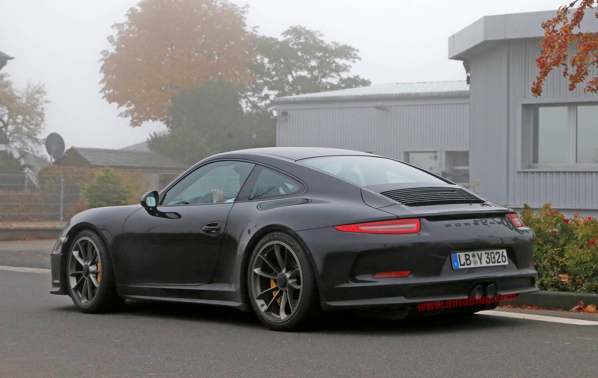 2017 Porsche 911 R spied rear 3/4