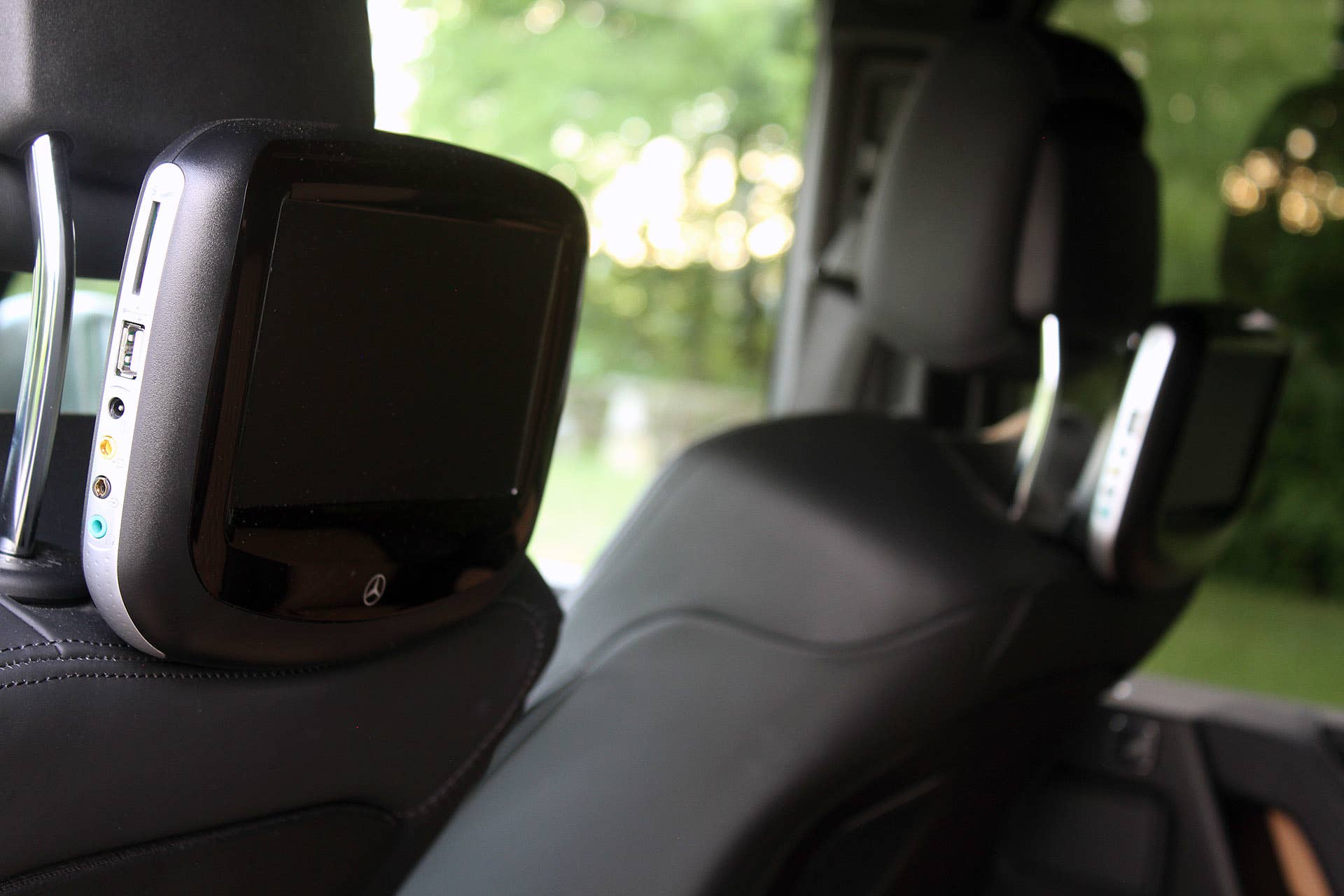 2015 Mercedes-Benz G65 AMG rear seat entertainment