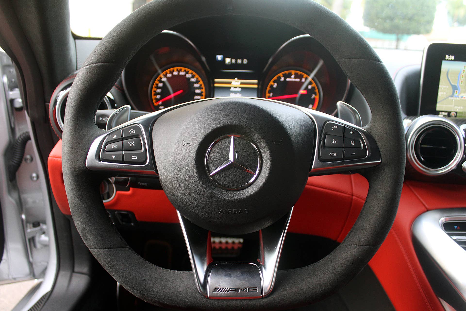 Mercedes-AMG GT S steering wheel