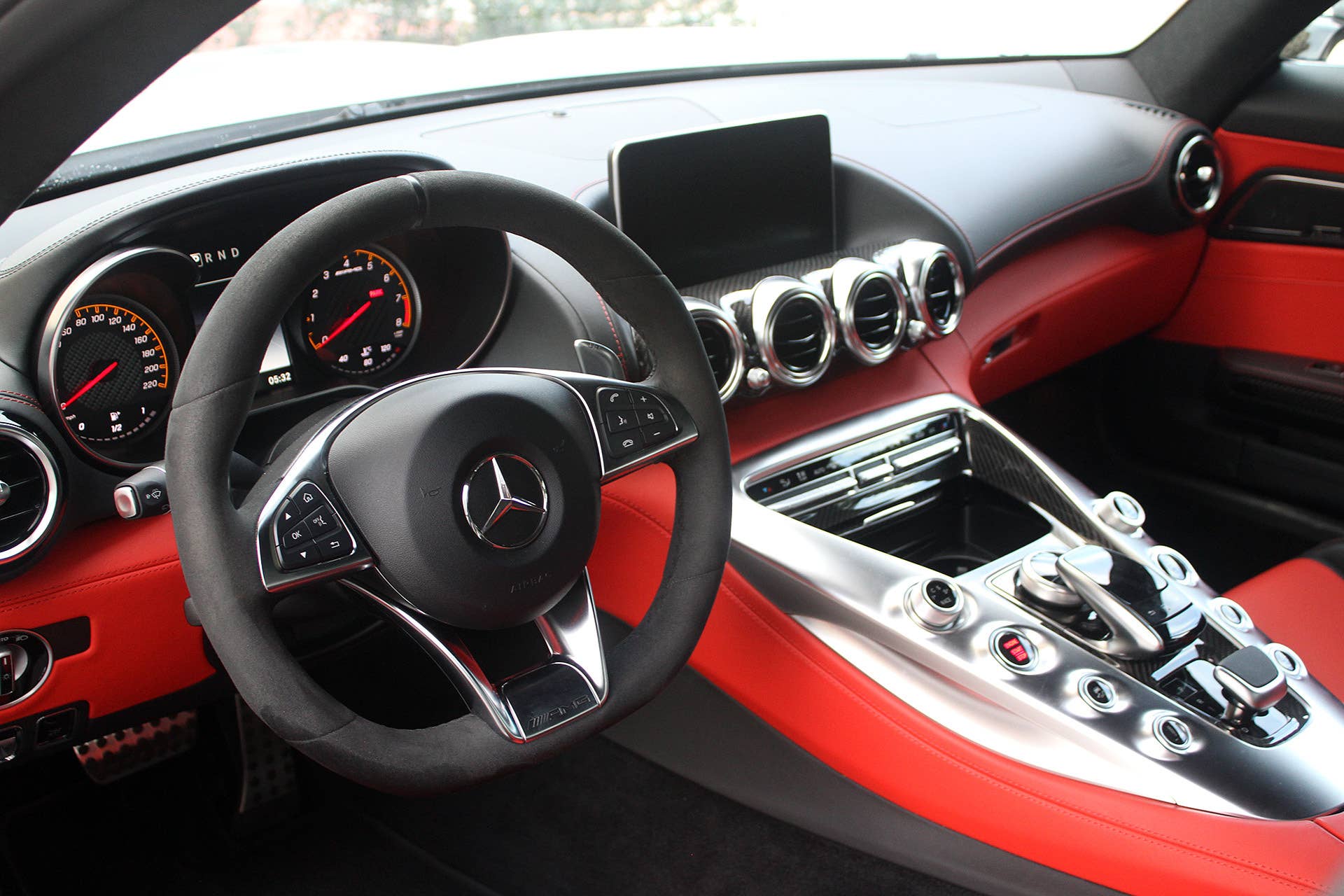 Mercedes-AMG GT S interior