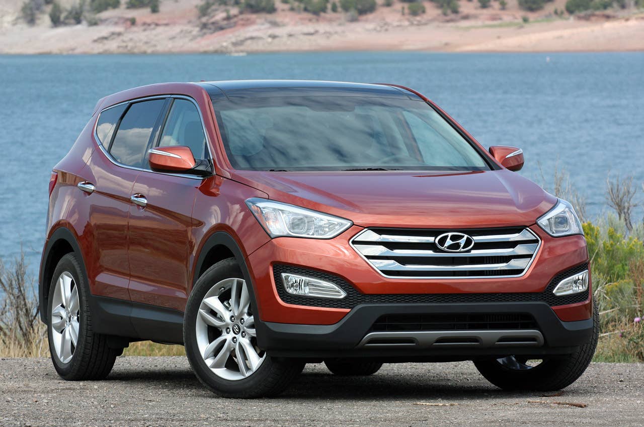 2013 Hyundai Santa Fe Sport front 3/4 view