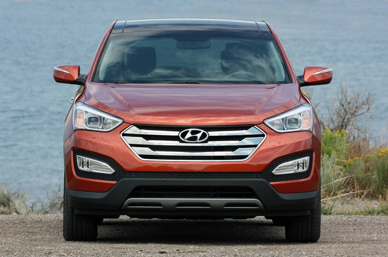2013 Hyundai Santa Fe Sport front view