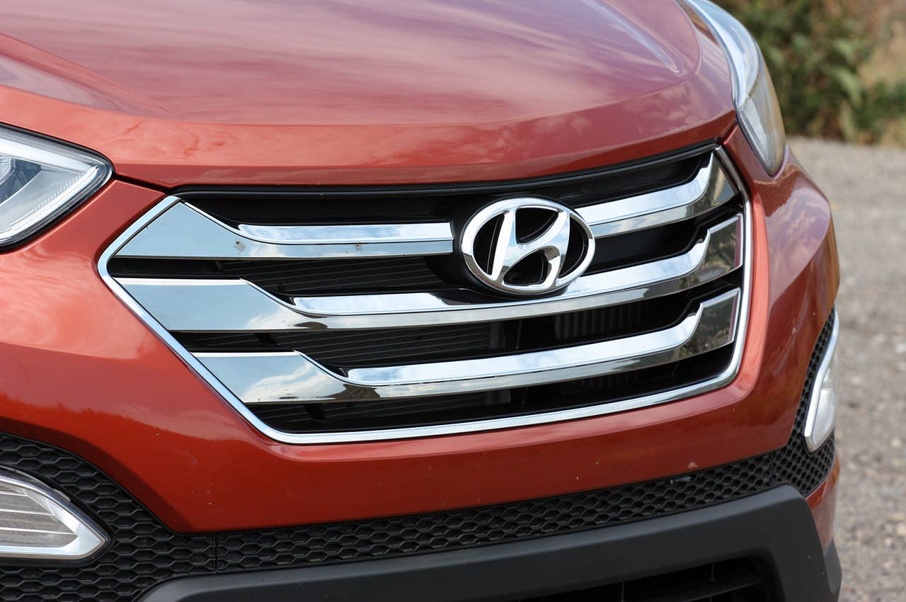 2013 Hyundai Santa Fe Sport grille