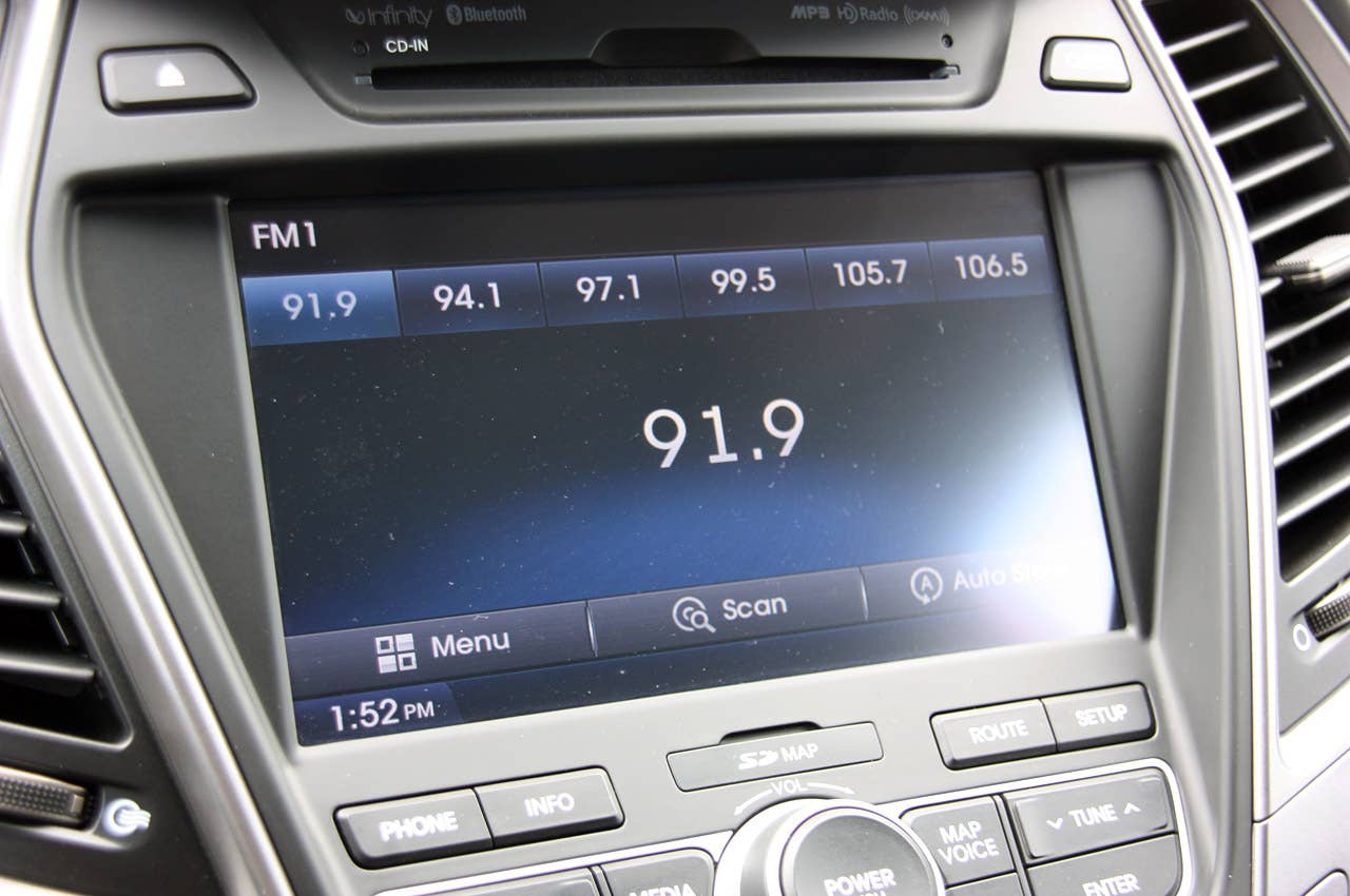 2013 Hyundai Santa Fe Sport audio system display