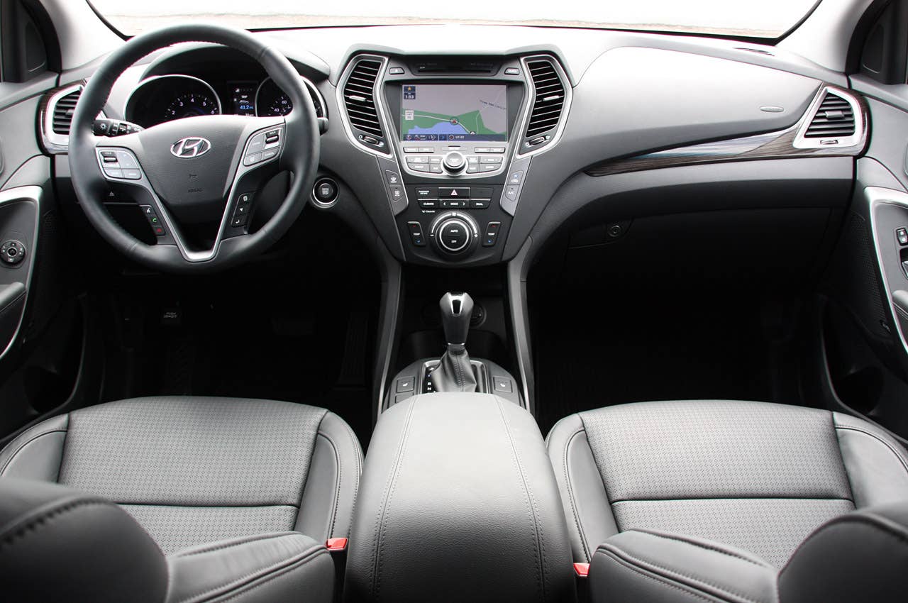 2013 Hyundai Santa Fe Sport interior