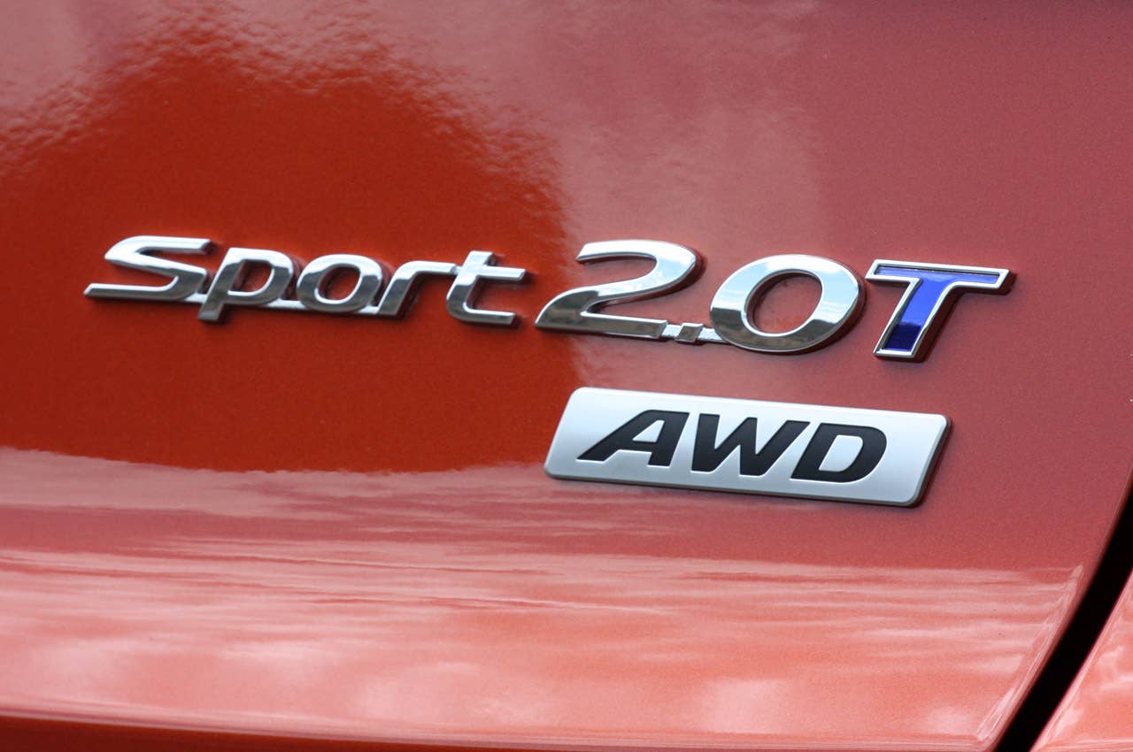2013 Hyundai Santa Fe Sport badge