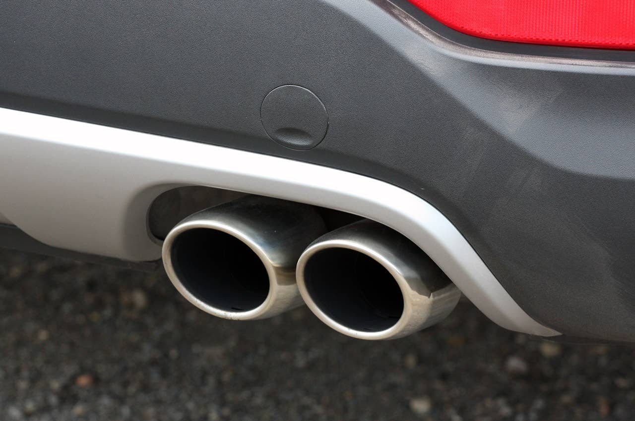 2013 Hyundai Santa Fe Sport exhaust tips