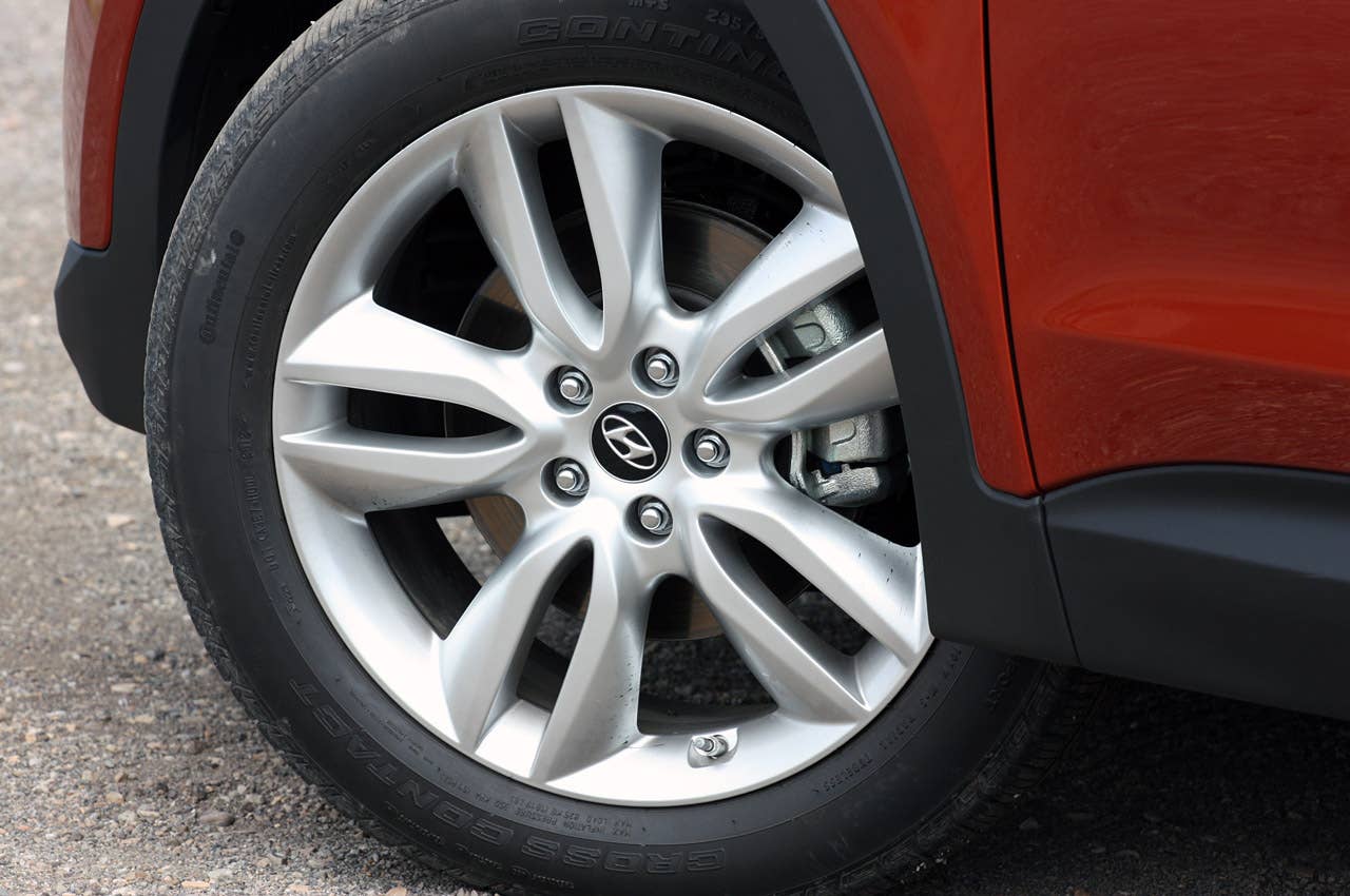 2013 Hyundai Santa Fe Sport wheel