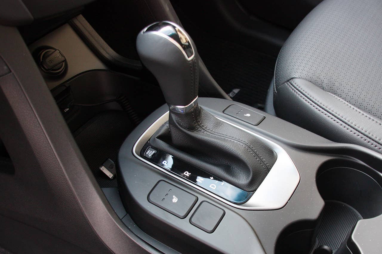 2013 Hyundai Santa Fe Sport shifter