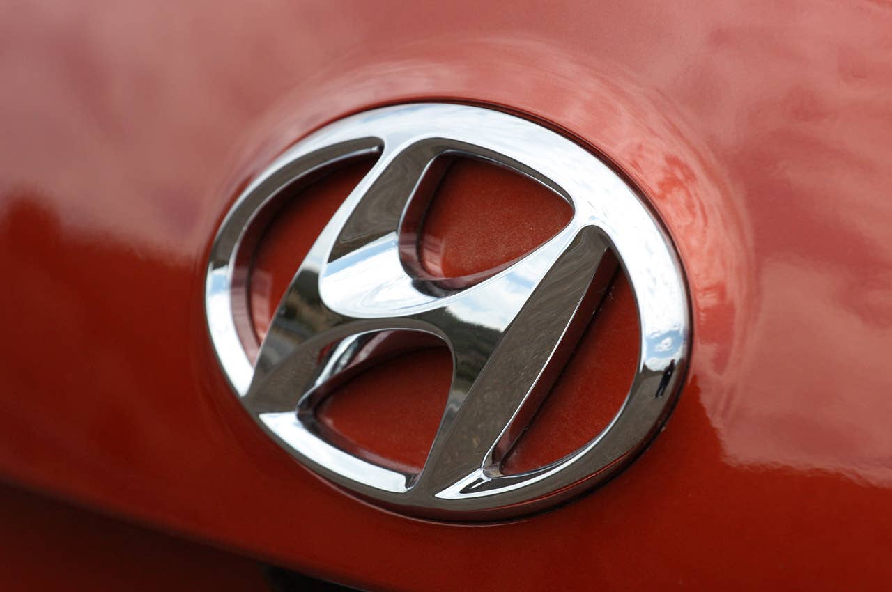 2013 Hyundai Santa Fe Sport logo